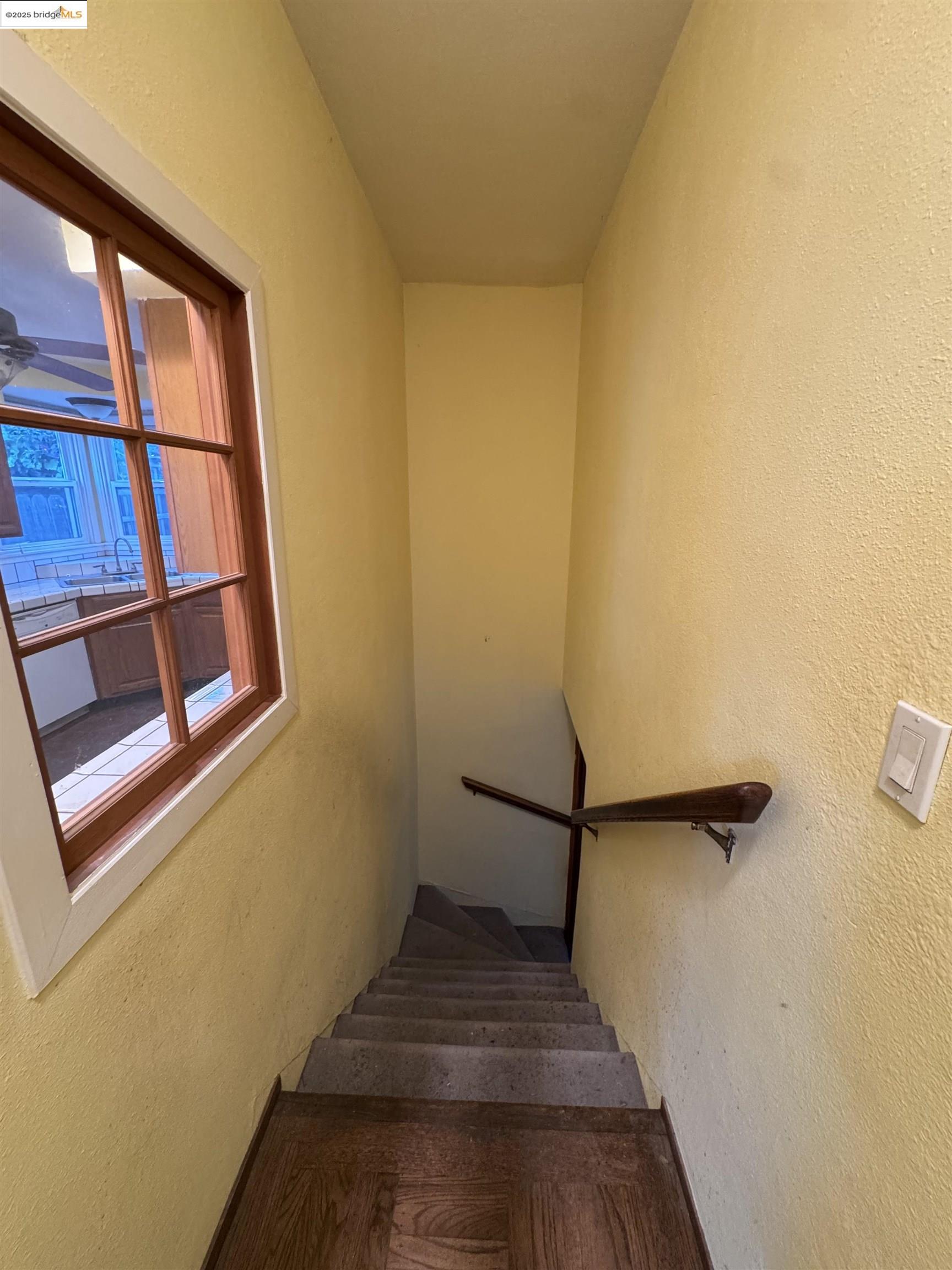 Detail Gallery Image 21 of 40 For 2701 Oliver Ave, Oakland,  CA 94605 - 2 Beds | 1/1 Baths
