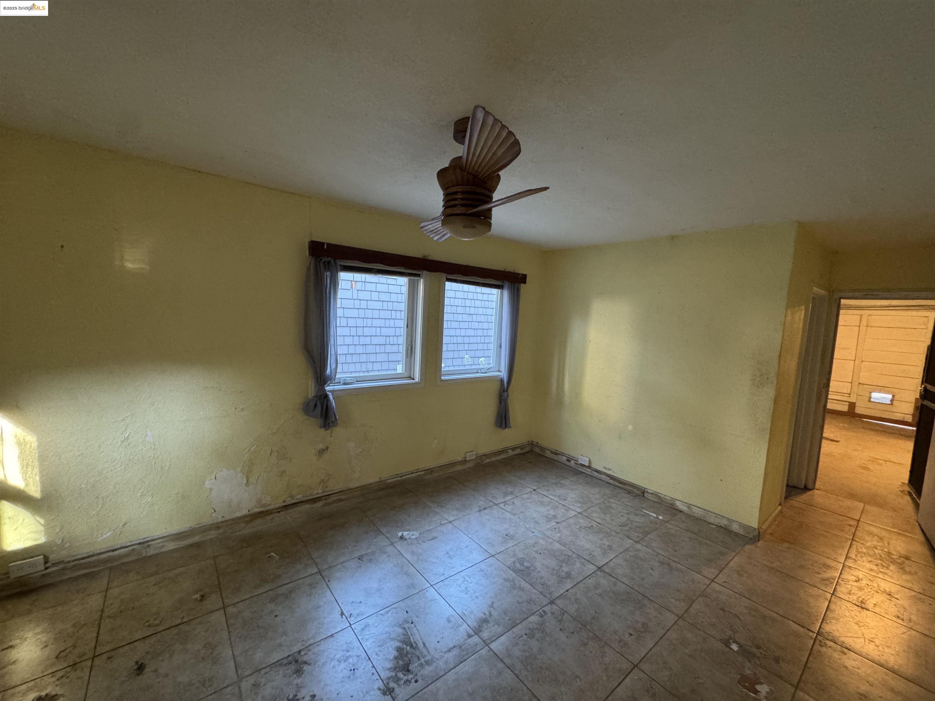 Detail Gallery Image 22 of 40 For 2701 Oliver Ave, Oakland,  CA 94605 - 2 Beds | 1/1 Baths