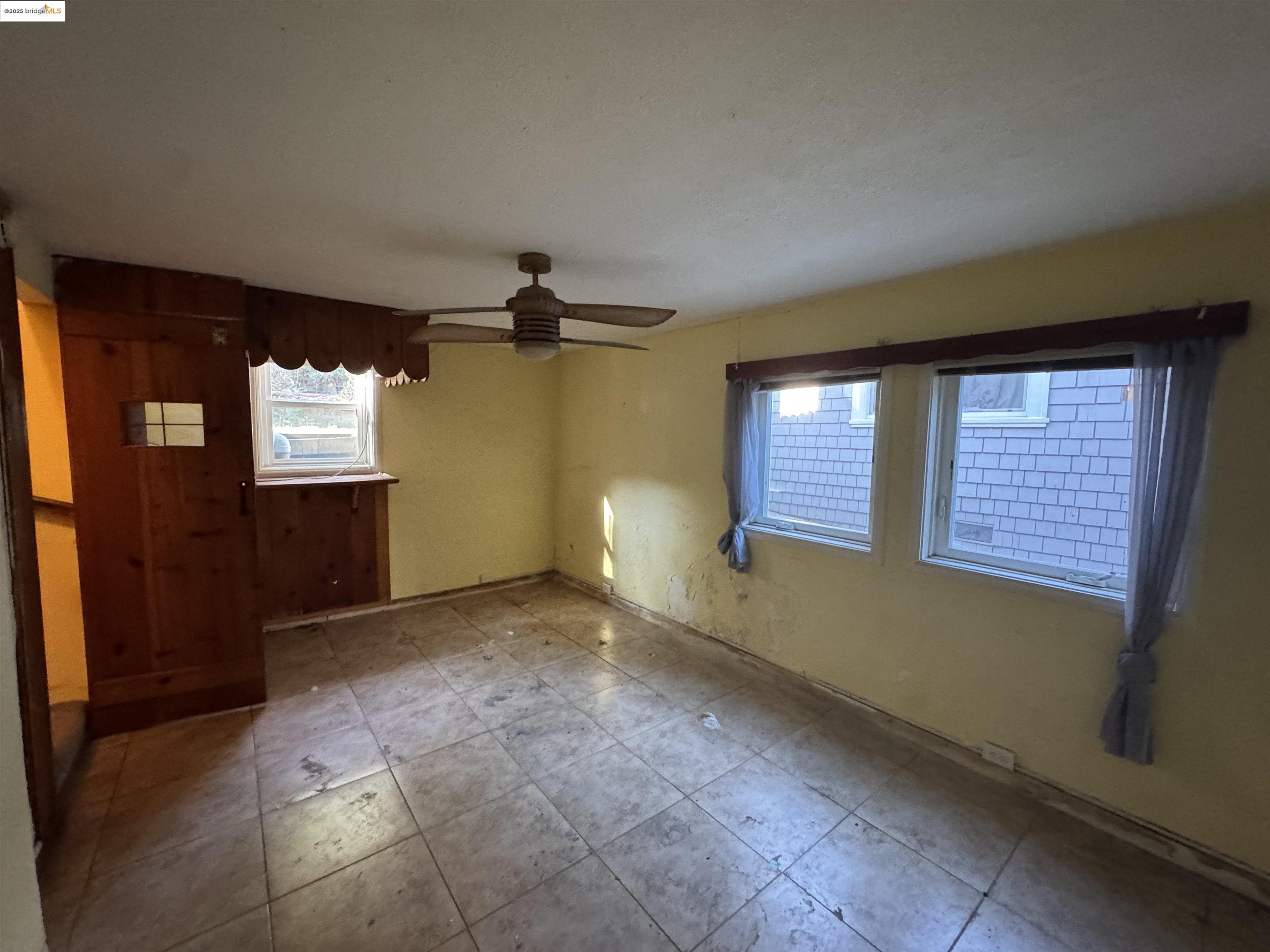Detail Gallery Image 23 of 40 For 2701 Oliver Ave, Oakland,  CA 94605 - 2 Beds | 1/1 Baths