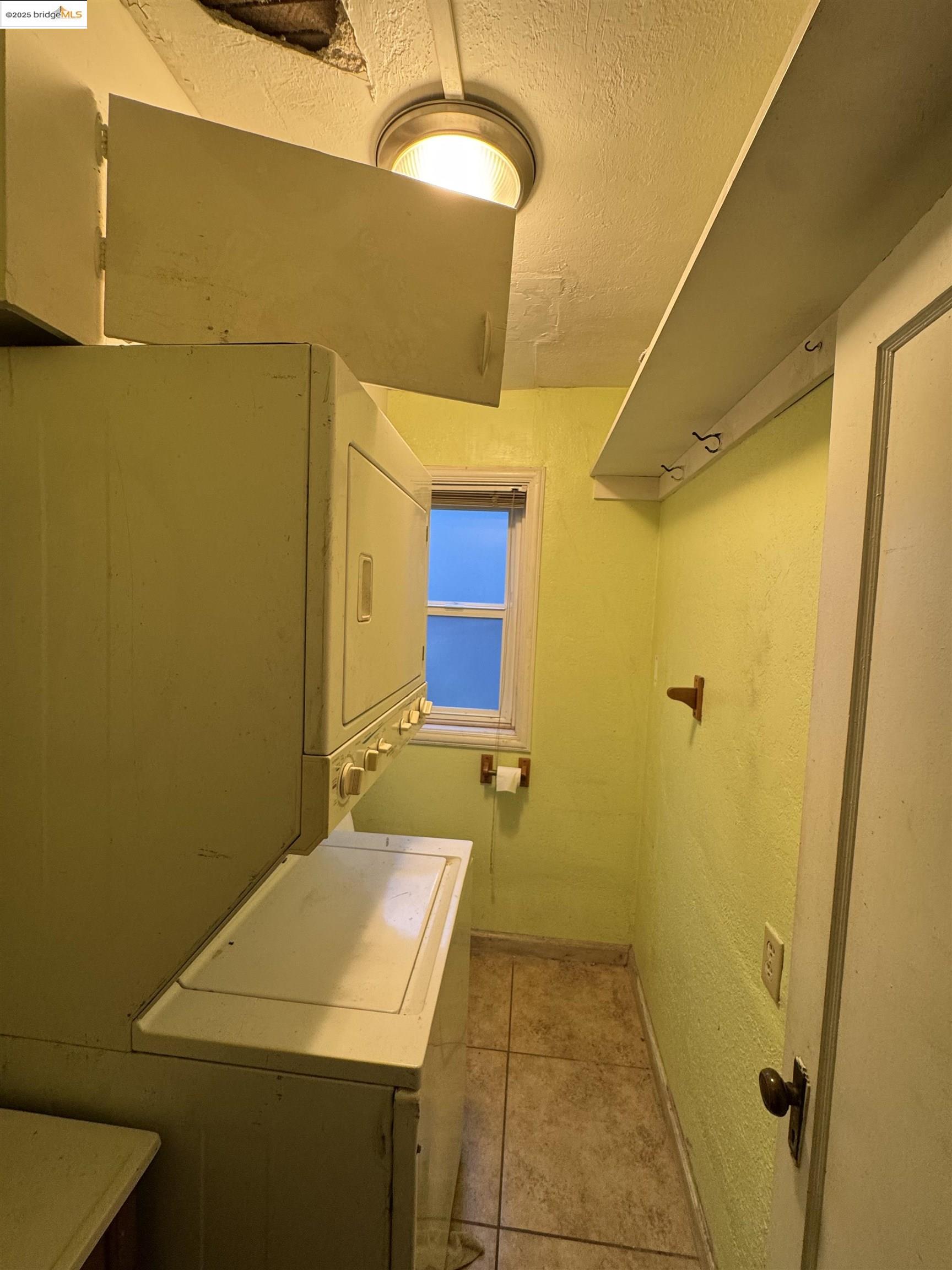 Detail Gallery Image 25 of 40 For 2701 Oliver Ave, Oakland,  CA 94605 - 2 Beds | 1/1 Baths