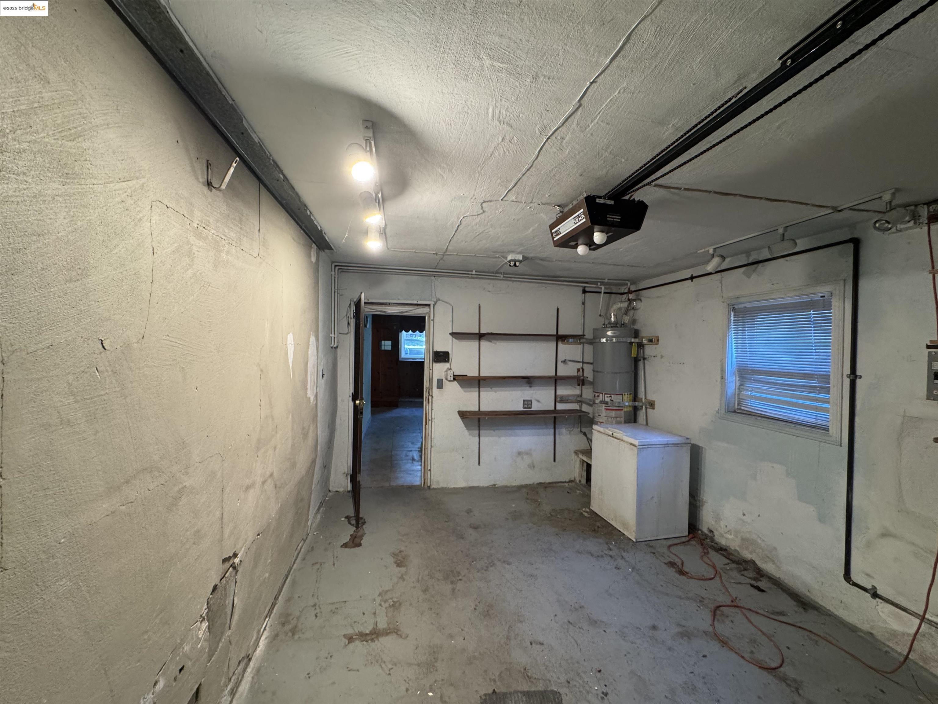 Detail Gallery Image 27 of 40 For 2701 Oliver Ave, Oakland,  CA 94605 - 2 Beds | 1/1 Baths
