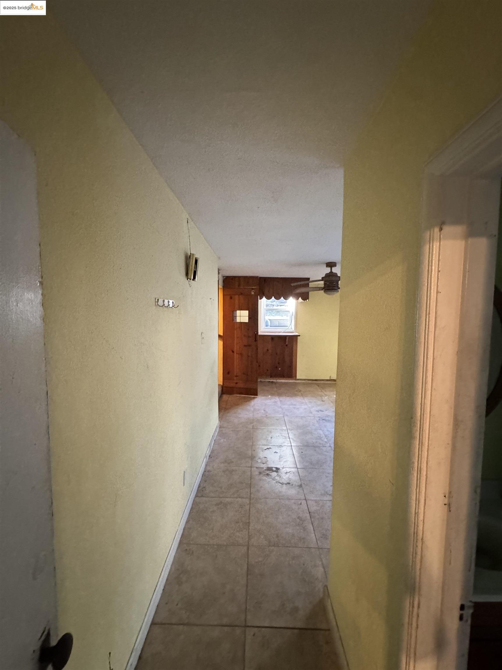 Detail Gallery Image 30 of 40 For 2701 Oliver Ave, Oakland,  CA 94605 - 2 Beds | 1/1 Baths