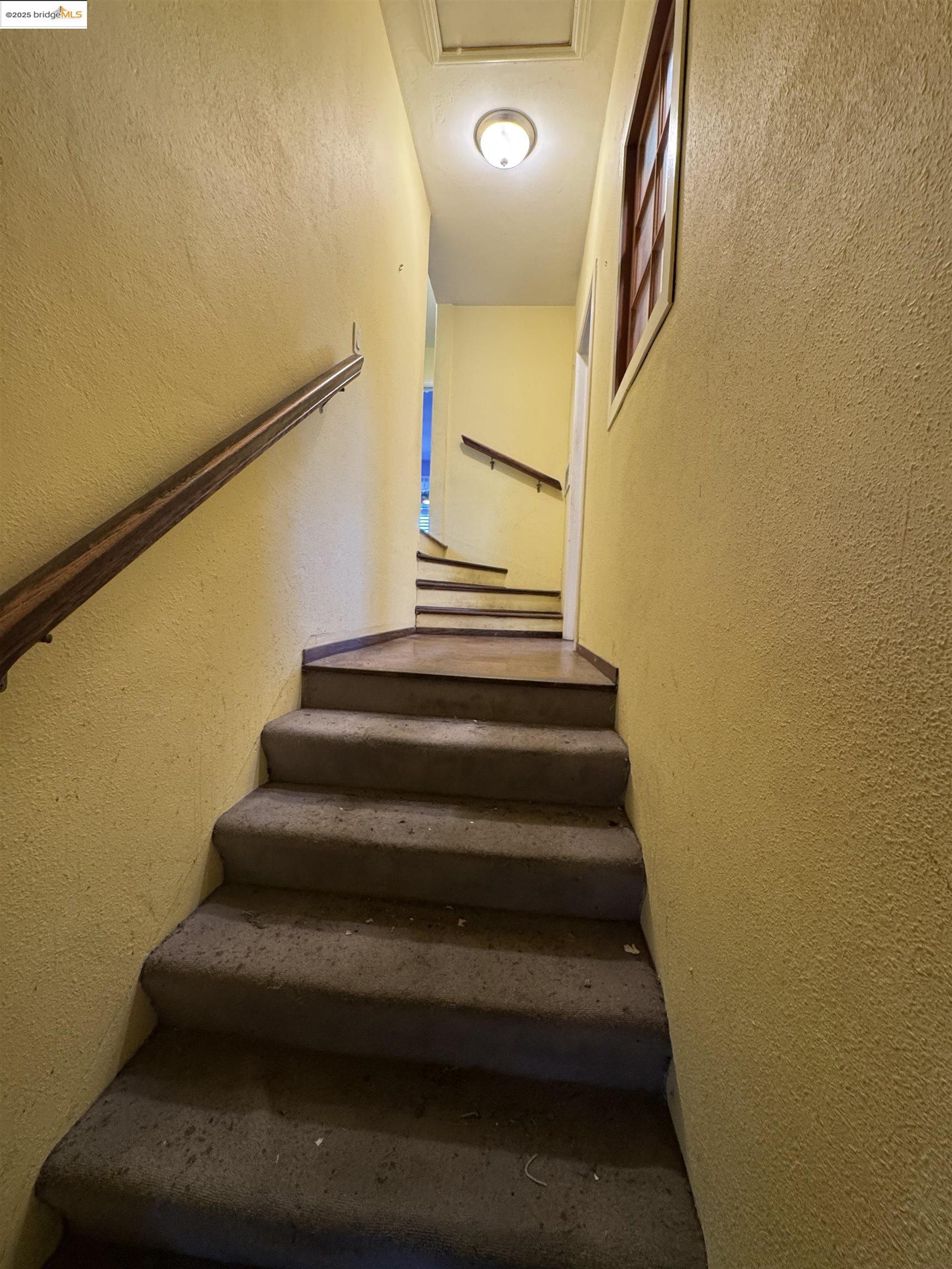 Detail Gallery Image 32 of 40 For 2701 Oliver Ave, Oakland,  CA 94605 - 2 Beds | 1/1 Baths