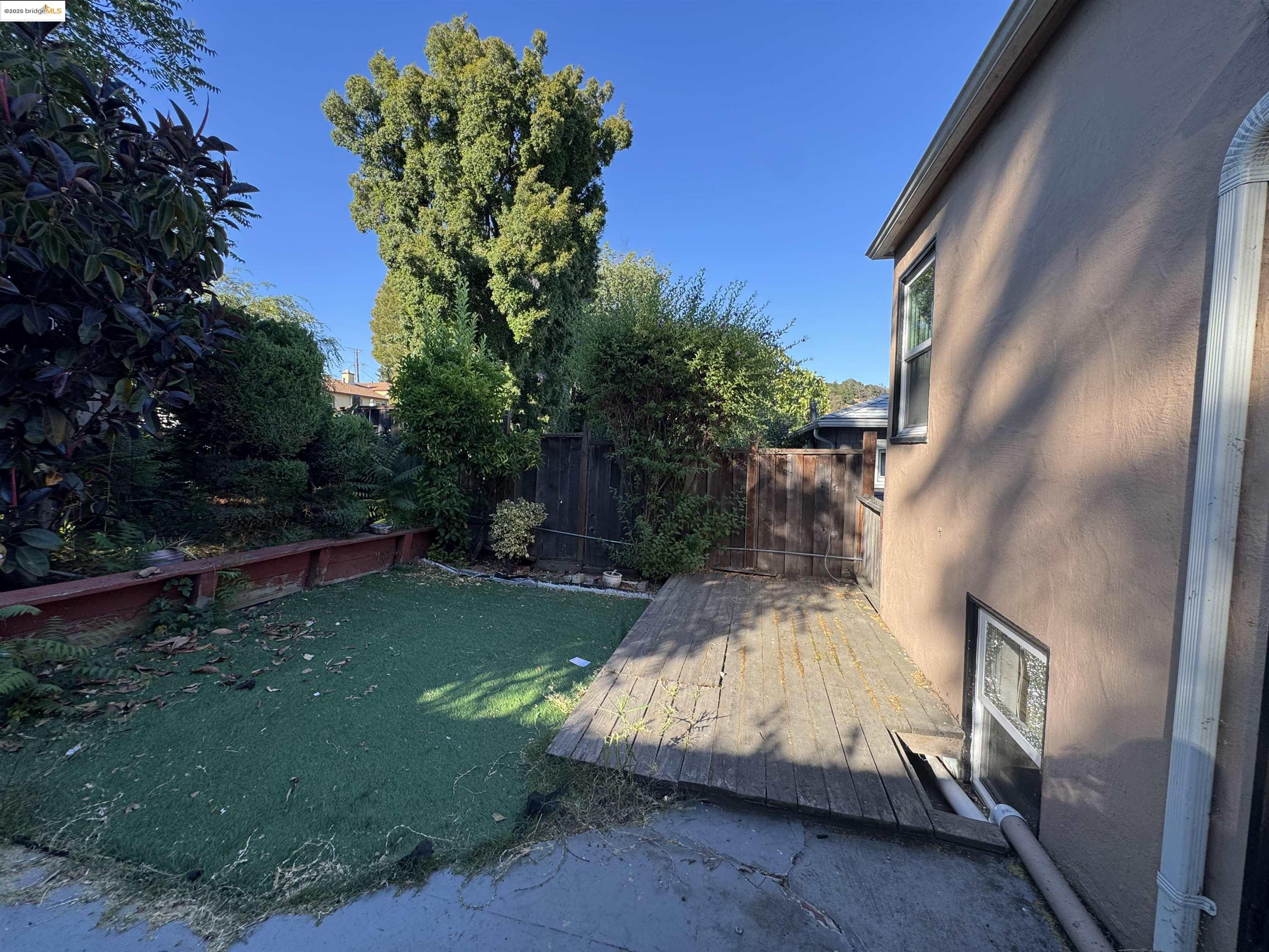 Detail Gallery Image 35 of 40 For 2701 Oliver Ave, Oakland,  CA 94605 - 2 Beds | 1/1 Baths