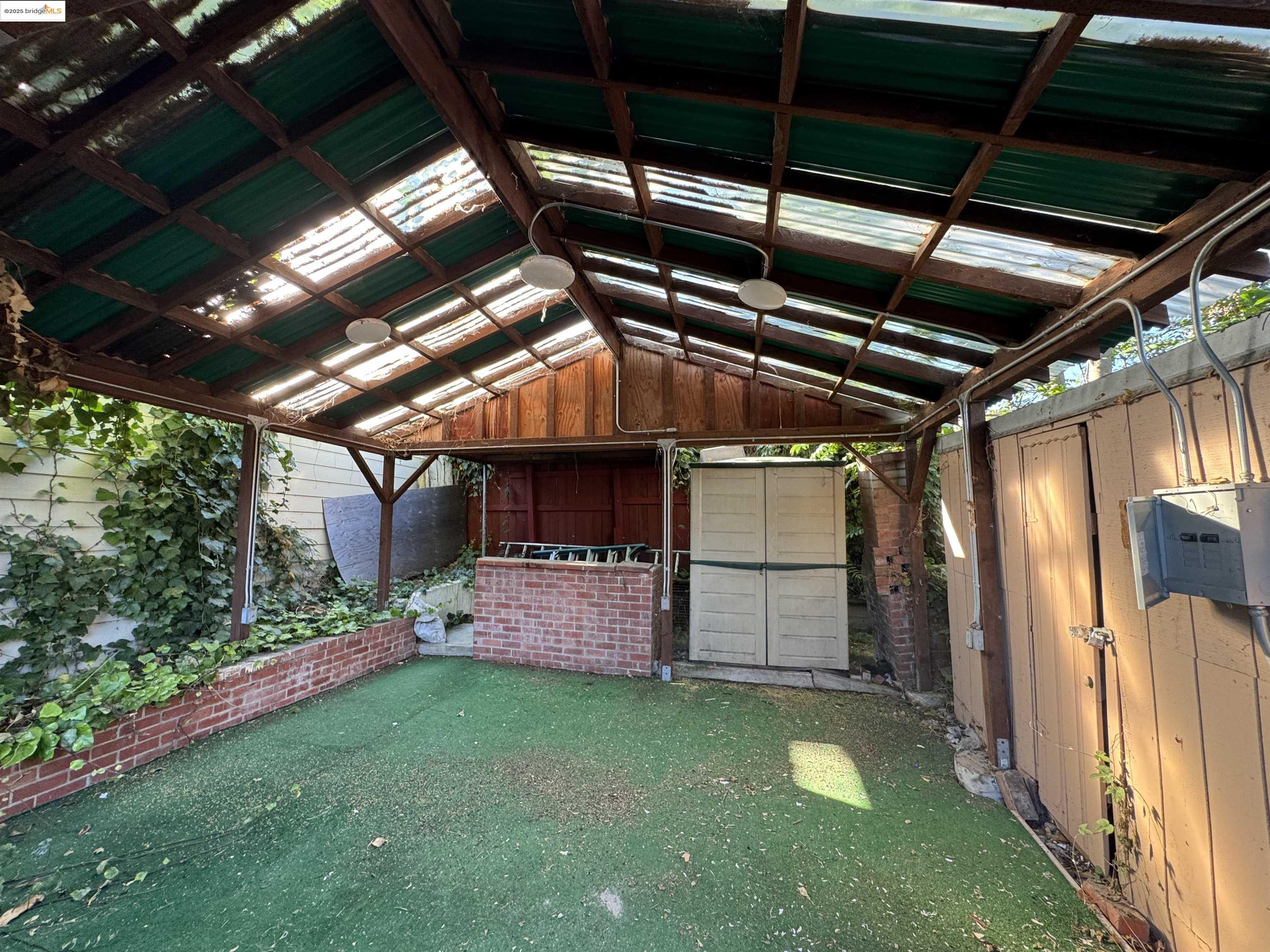 Detail Gallery Image 37 of 40 For 2701 Oliver Ave, Oakland,  CA 94605 - 2 Beds | 1/1 Baths