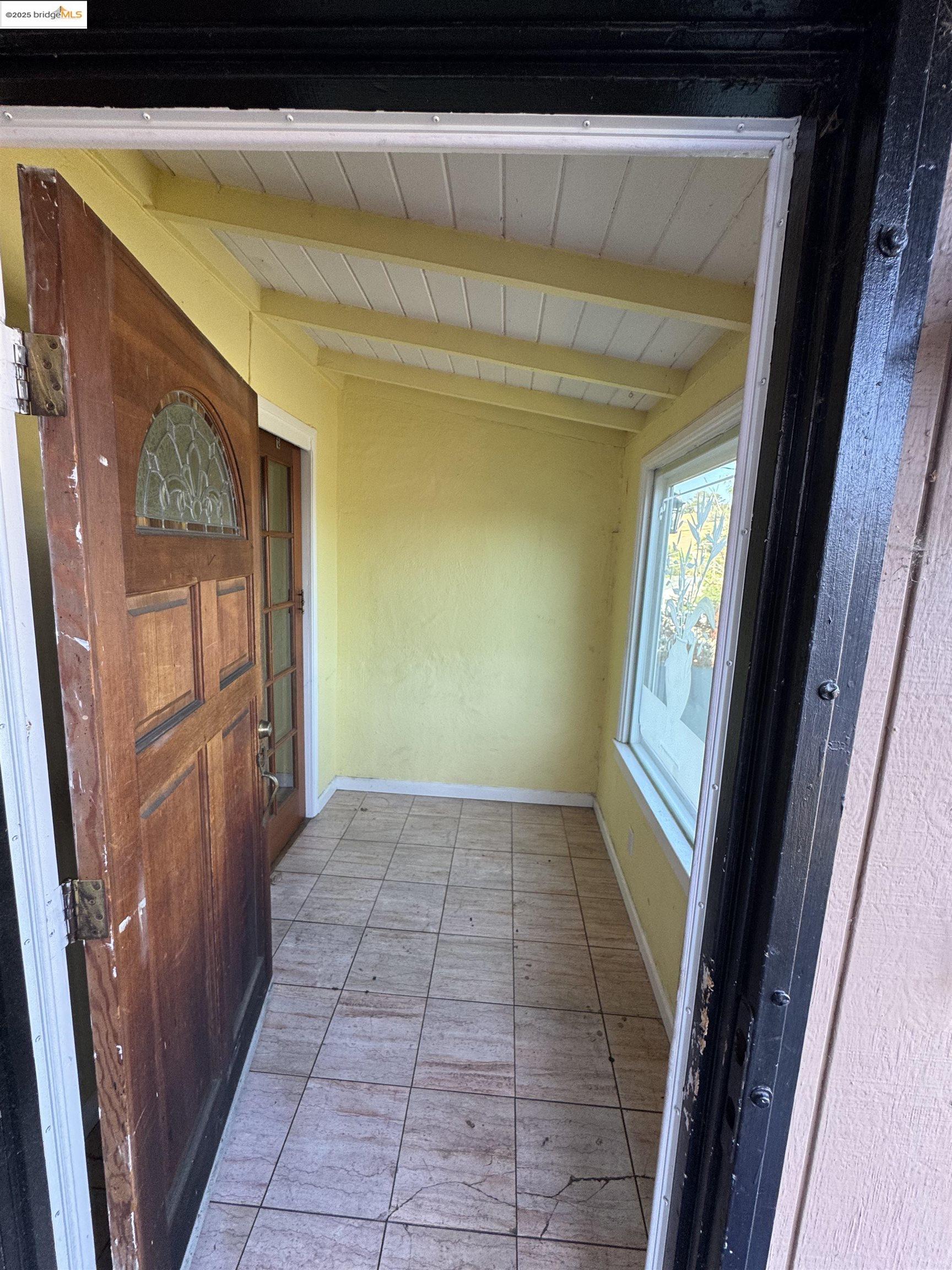 Detail Gallery Image 6 of 40 For 2701 Oliver Ave, Oakland,  CA 94605 - 2 Beds | 1/1 Baths