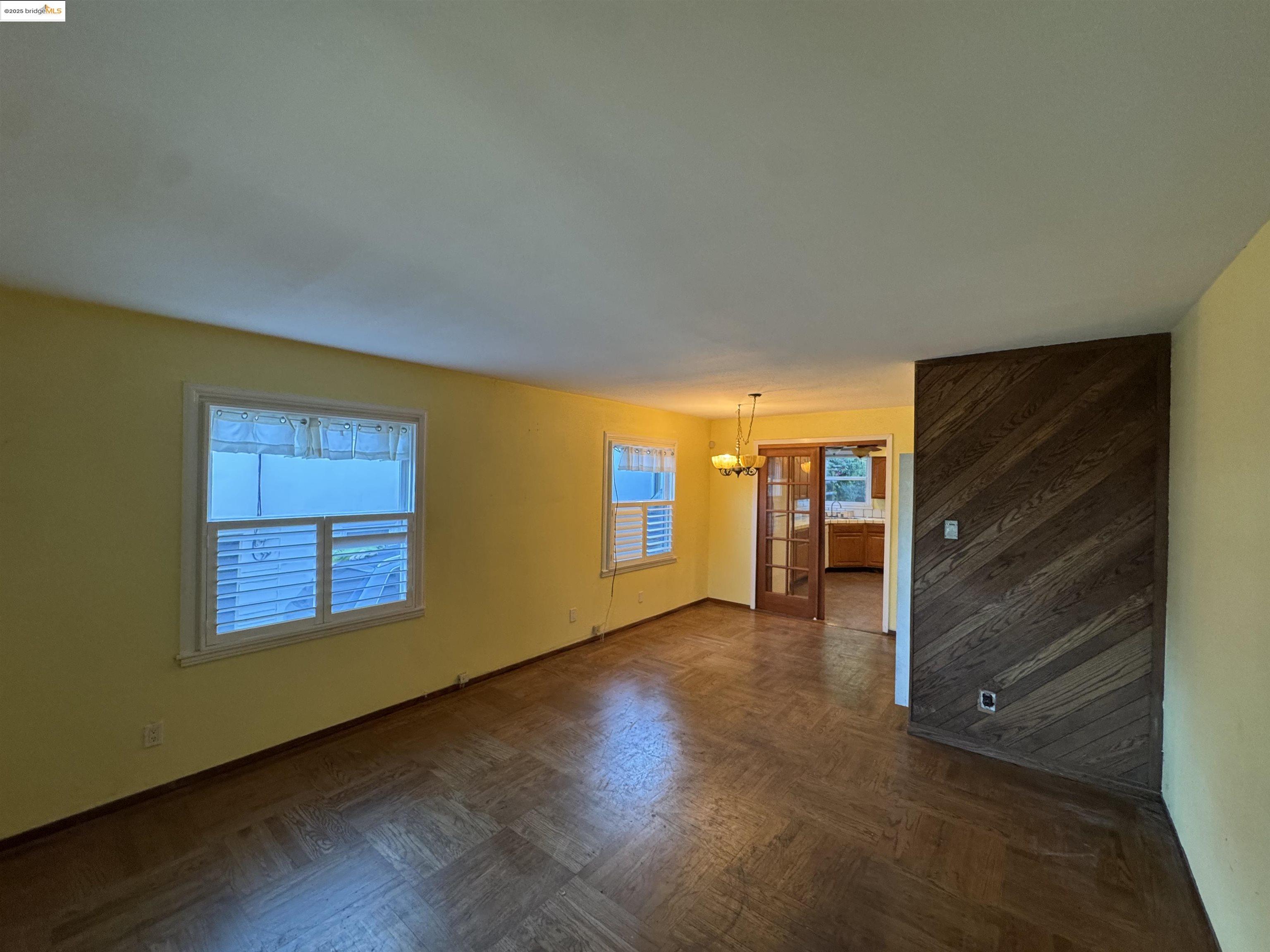 Detail Gallery Image 7 of 40 For 2701 Oliver Ave, Oakland,  CA 94605 - 2 Beds | 1/1 Baths