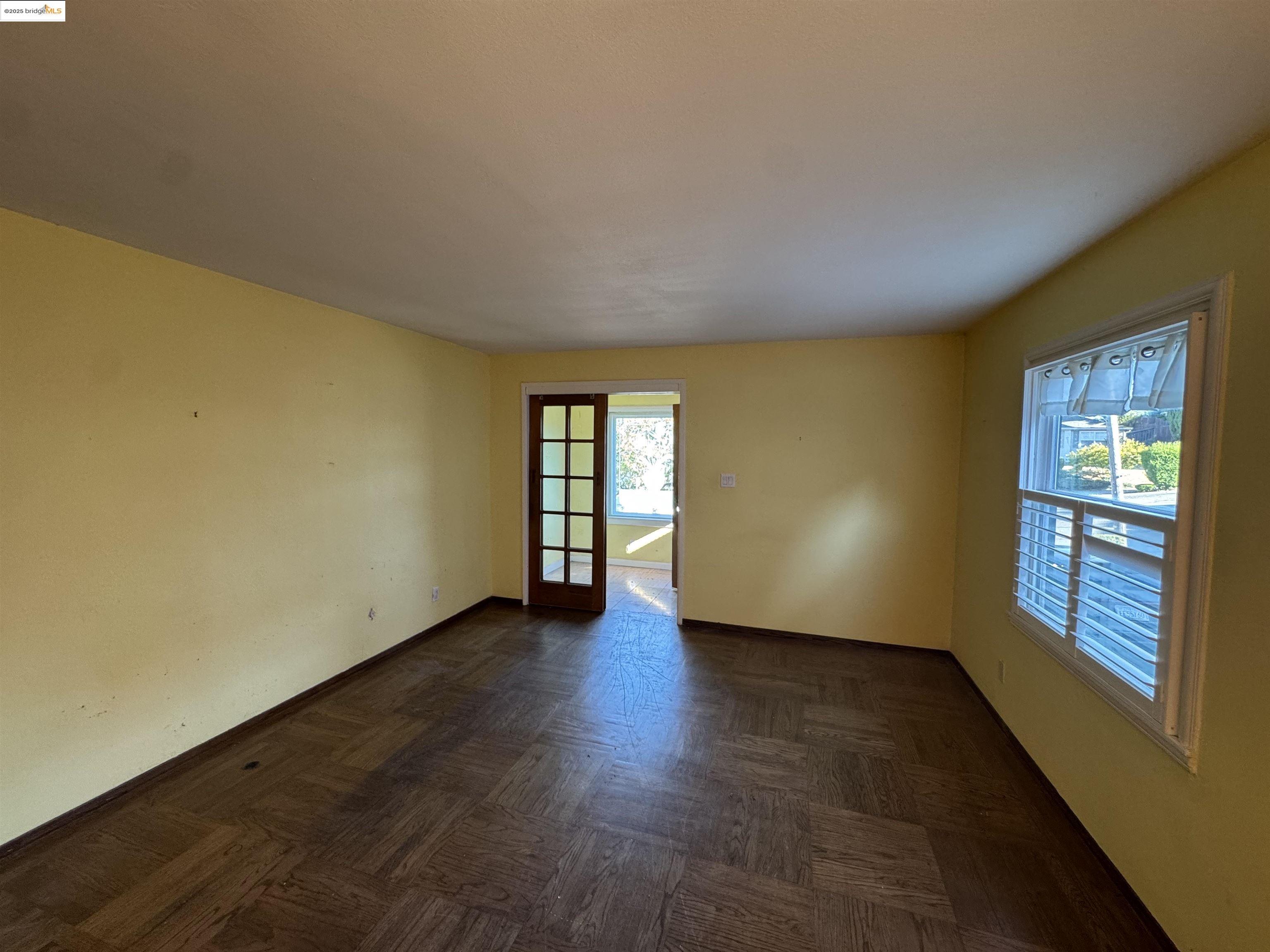 Detail Gallery Image 8 of 40 For 2701 Oliver Ave, Oakland,  CA 94605 - 2 Beds | 1/1 Baths