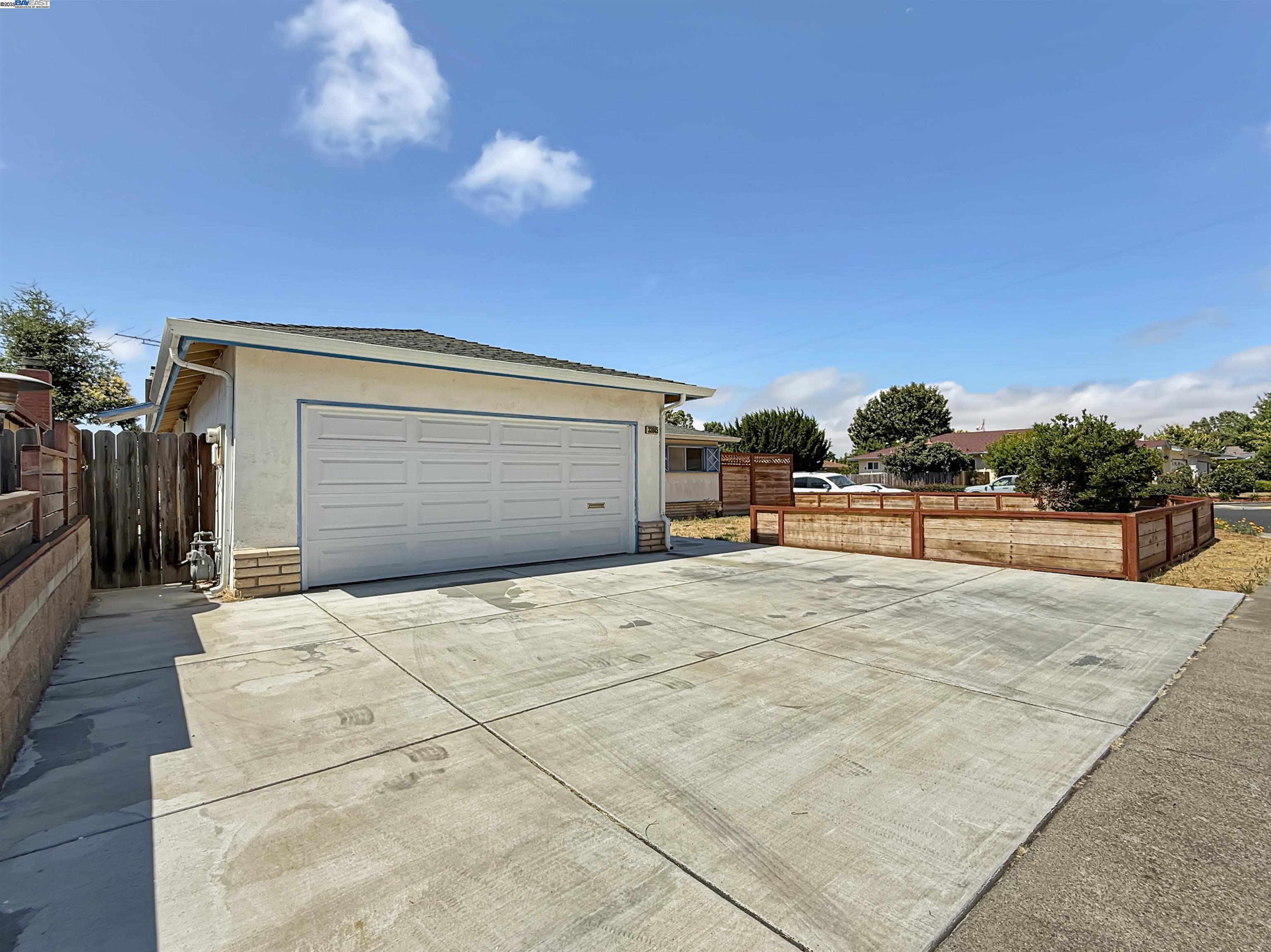 Detail Gallery Image 2 of 28 For 33845 Washington Ave, Union City,  CA 94587 - 3 Beds | 2 Baths