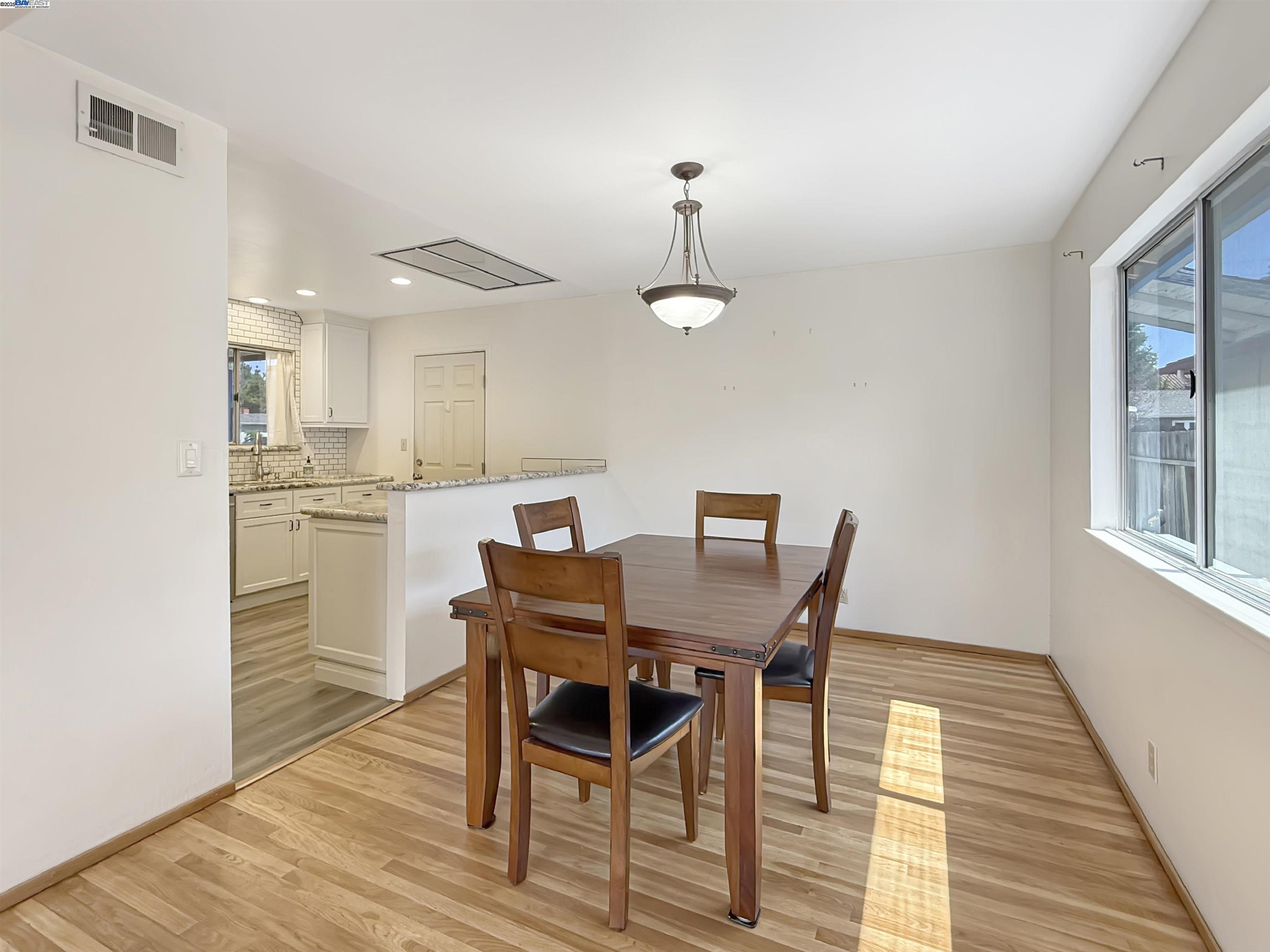 Detail Gallery Image 9 of 28 For 33845 Washington Ave, Union City,  CA 94587 - 3 Beds | 2 Baths
