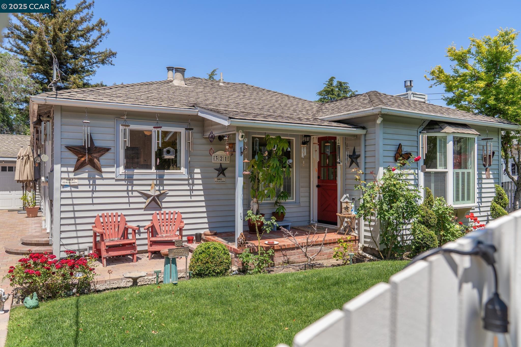 Detail Gallery Image 2 of 40 For 321 F Street, Martinez,  CA 94553-3133 - 3 Beds | 2 Baths