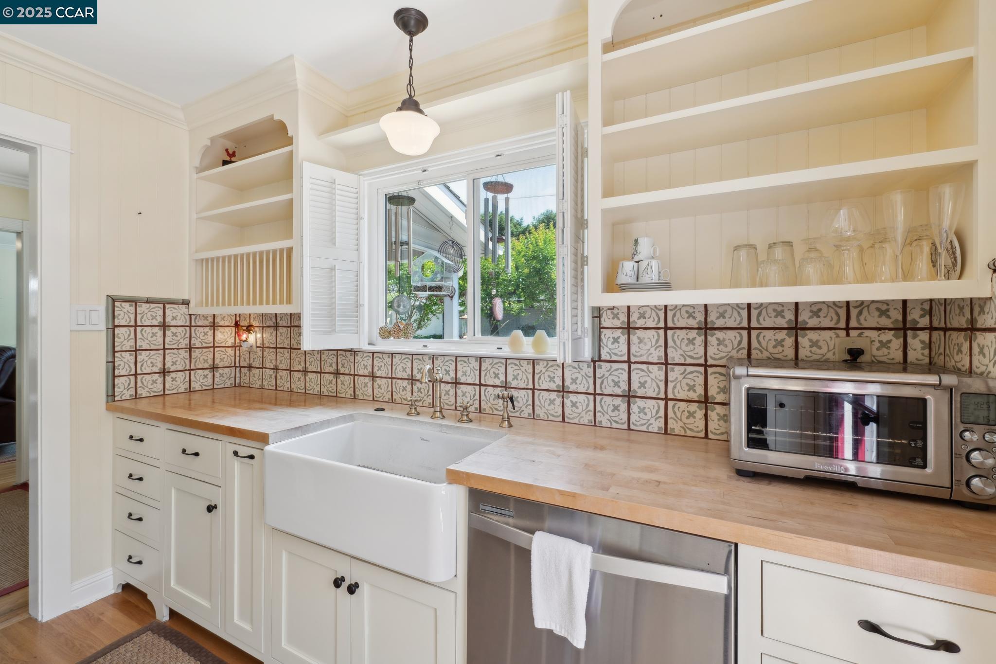 Detail Gallery Image 16 of 40 For 321 F Street, Martinez,  CA 94553-3133 - 3 Beds | 2 Baths