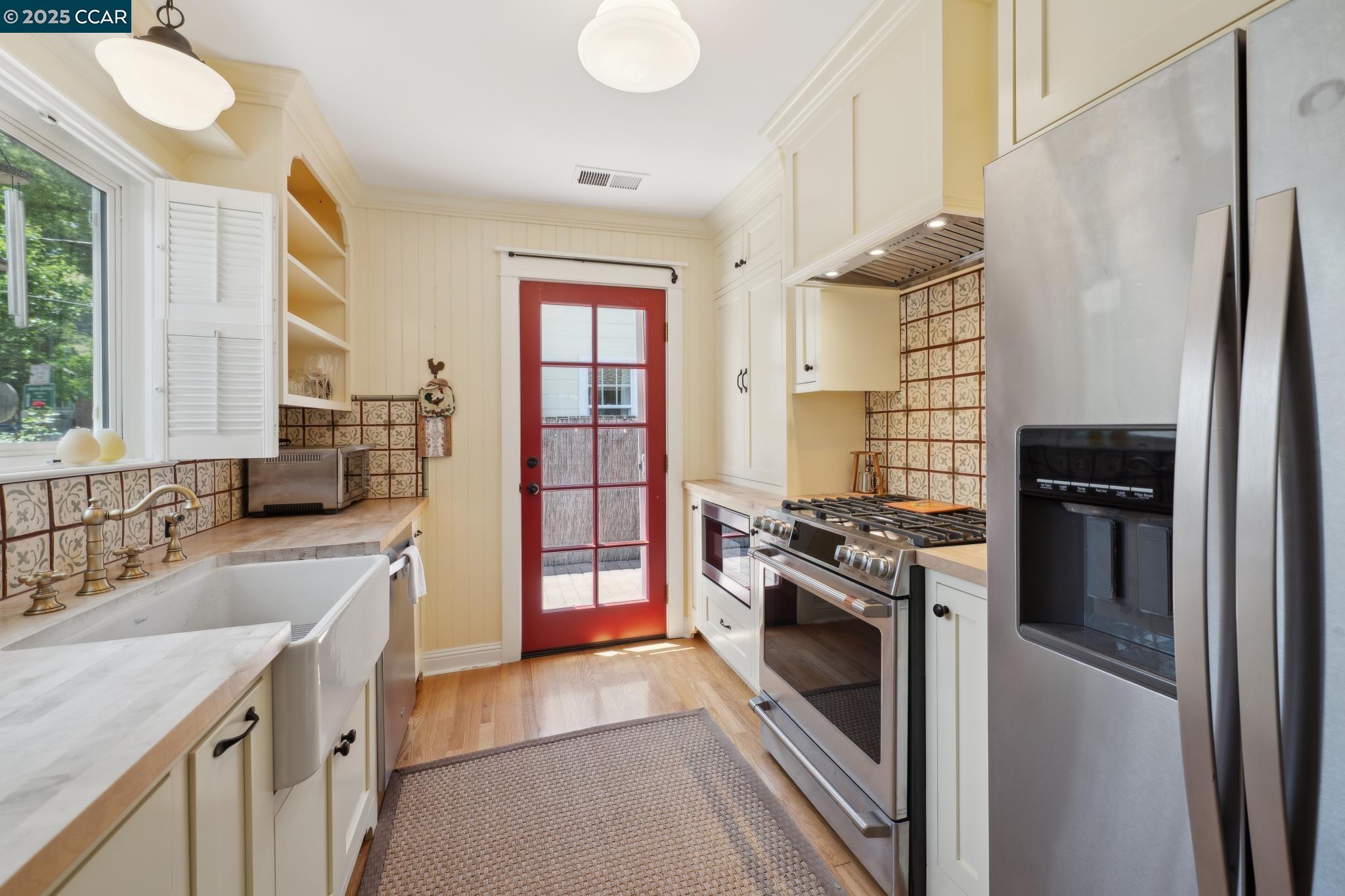 Detail Gallery Image 17 of 40 For 321 F Street, Martinez,  CA 94553-3133 - 3 Beds | 2 Baths