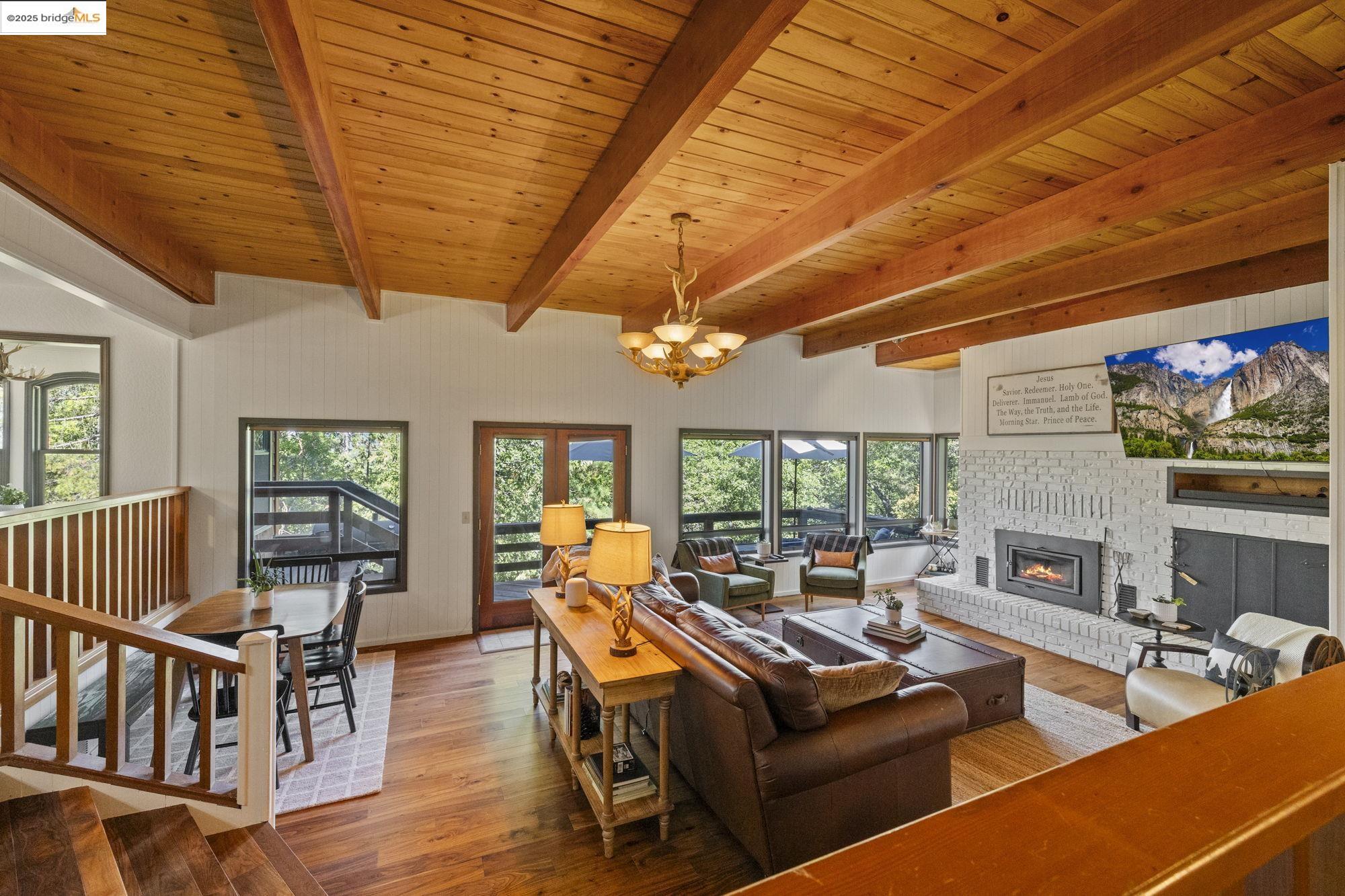 Detail Gallery Image 4 of 36 For 23009 Red Wing Trl, Twain Harte,  CA 95383 - 3 Beds | 3 Baths