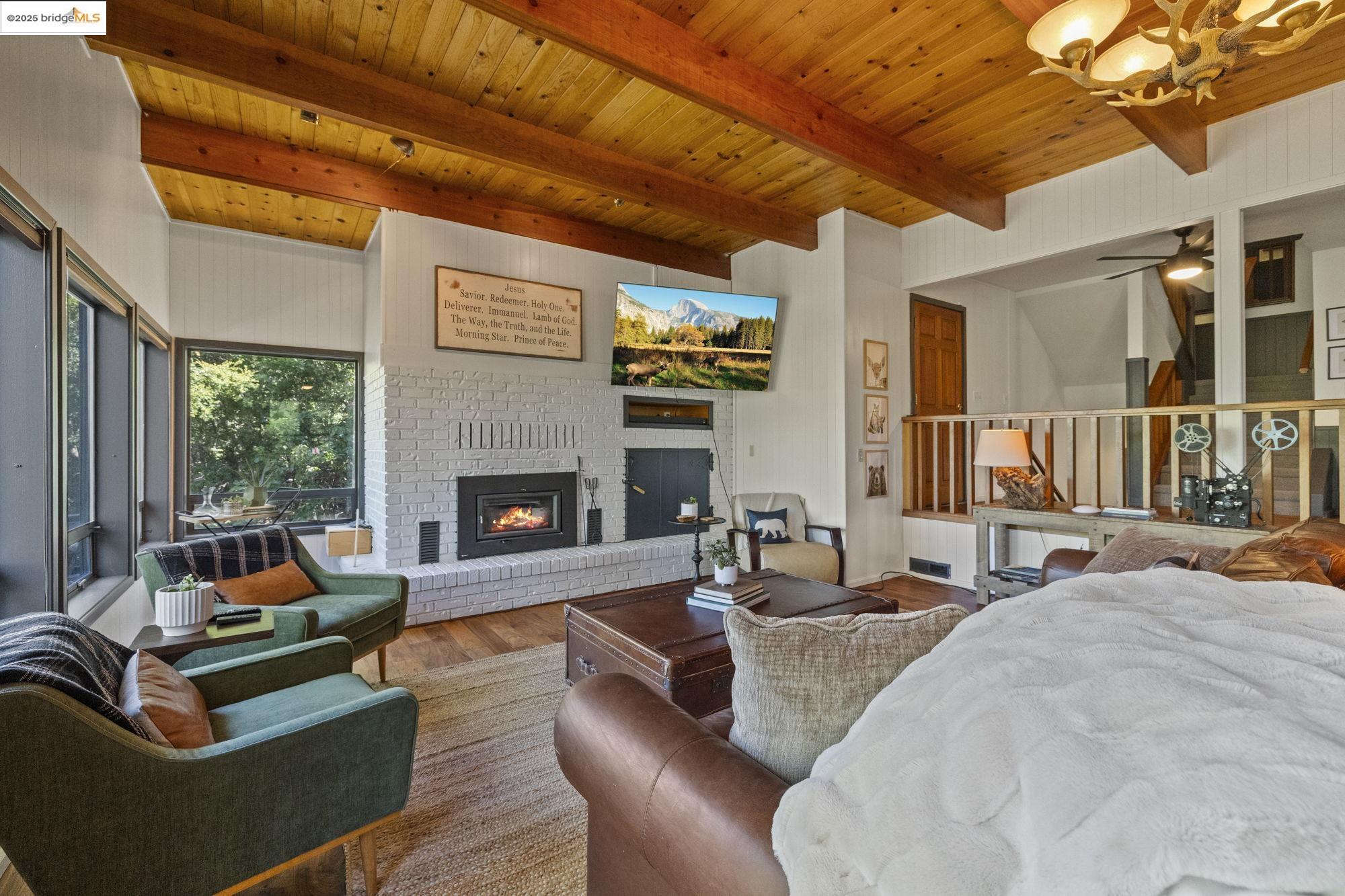 Detail Gallery Image 5 of 36 For 23009 Red Wing Trl, Twain Harte,  CA 95383 - 3 Beds | 3 Baths