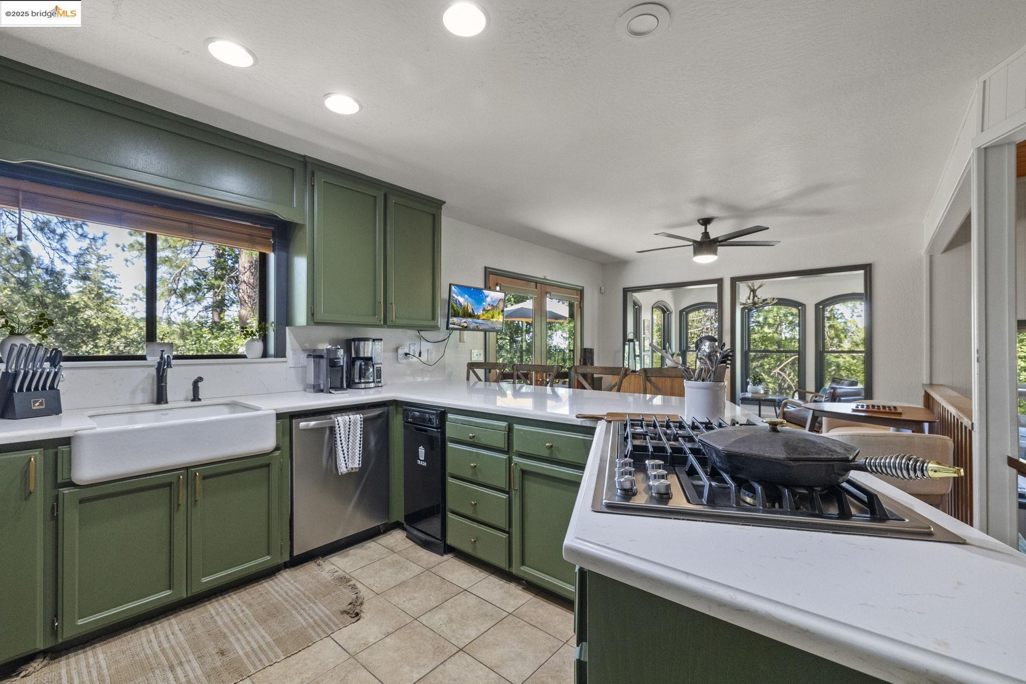 Detail Gallery Image 7 of 36 For 23009 Red Wing Trl, Twain Harte,  CA 95383 - 3 Beds | 3 Baths
