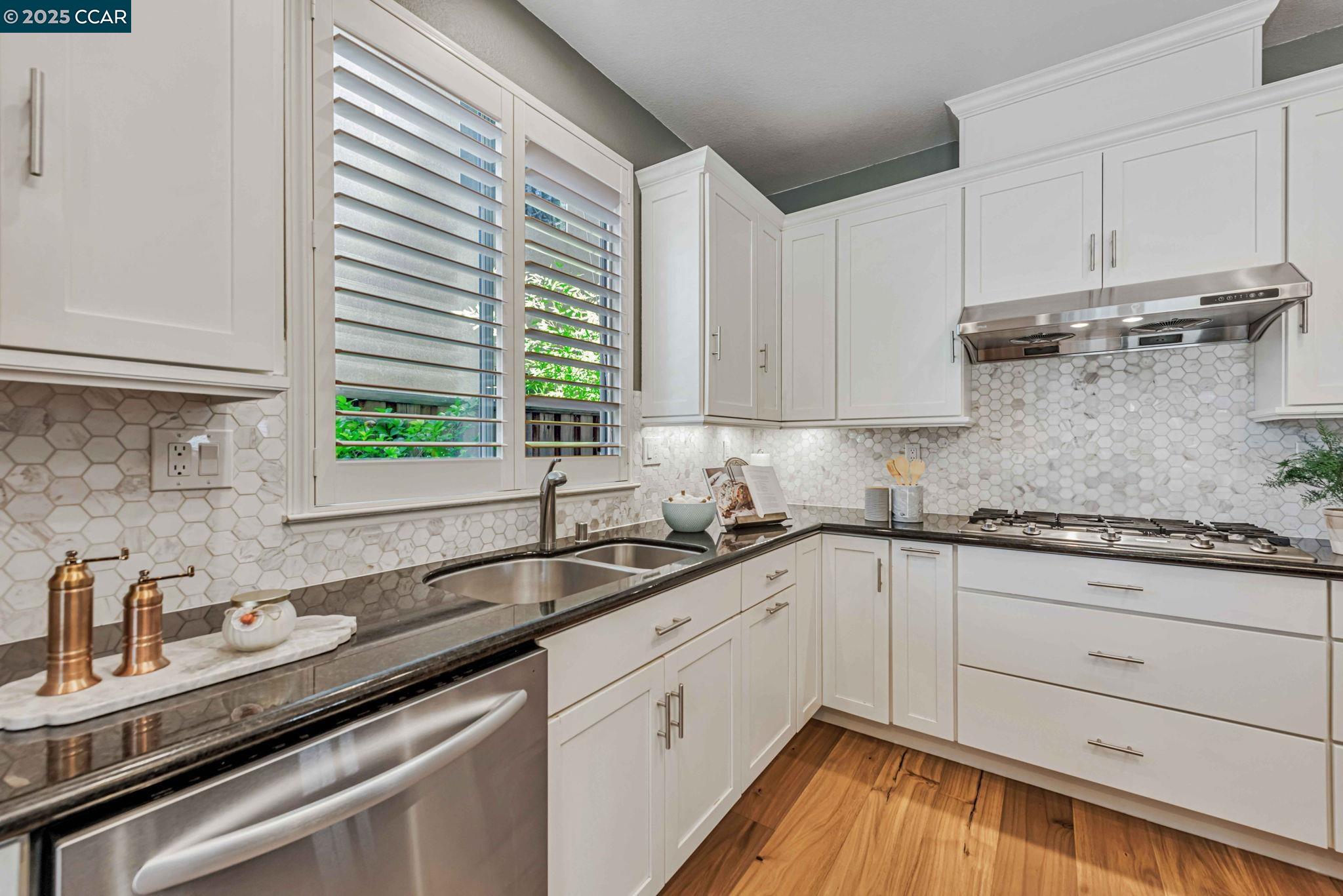 Detail Gallery Image 13 of 48 For 122 Claremont Crest Ct, San Ramon,  CA 94583 - 4 Beds | 2/1 Baths