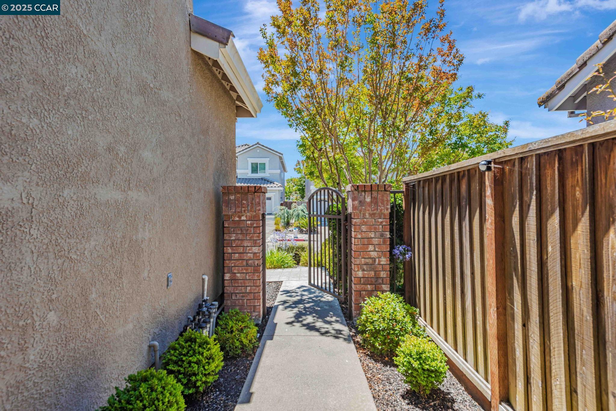 Detail Gallery Image 3 of 48 For 122 Claremont Crest Ct, San Ramon,  CA 94583 - 4 Beds | 2/1 Baths