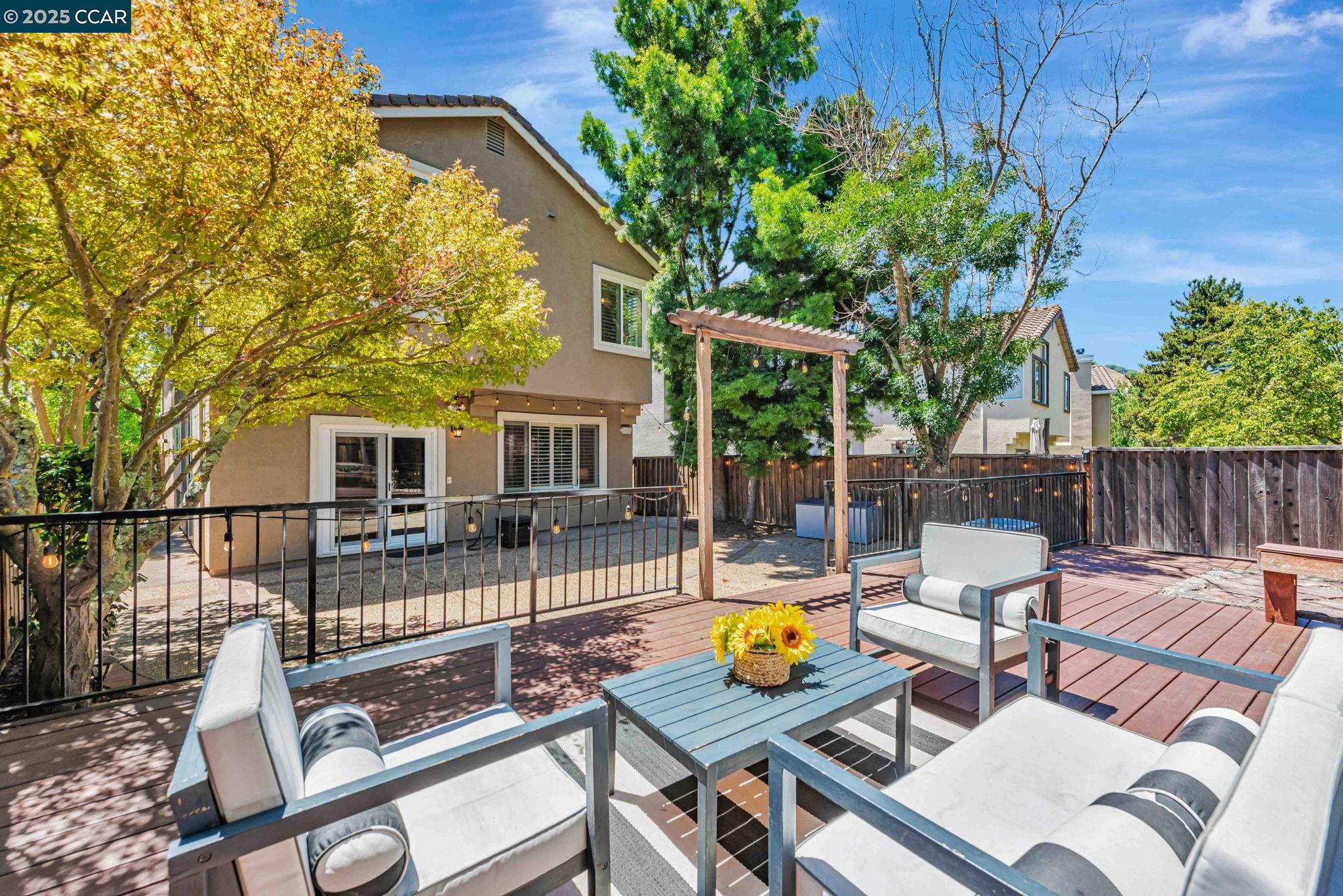 Detail Gallery Image 38 of 48 For 122 Claremont Crest Ct, San Ramon,  CA 94583 - 4 Beds | 2/1 Baths