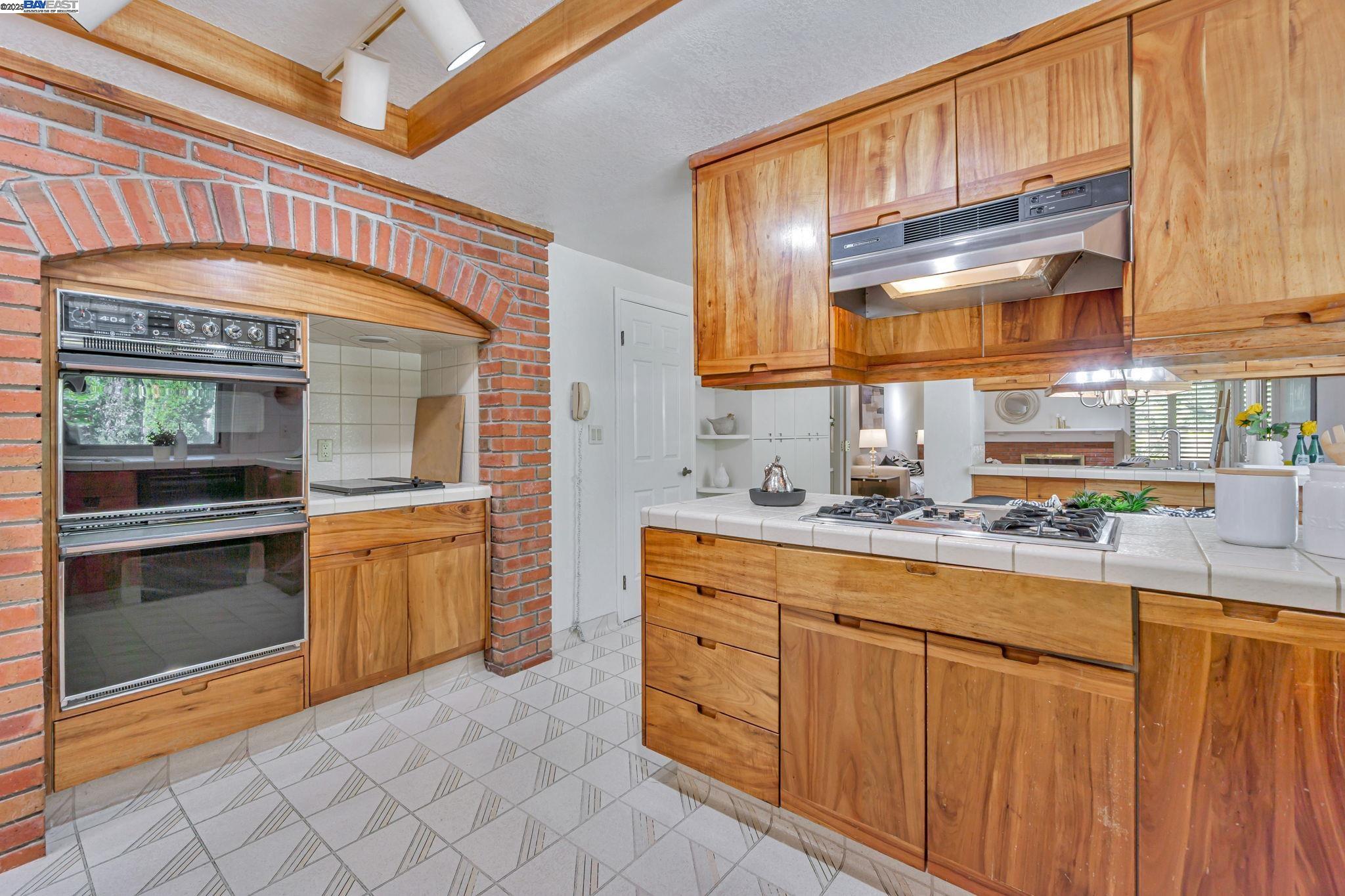 Detail Gallery Image 12 of 48 For 52 Mainprice Ct, San Ramon,  CA 94583-2529 - 4 Beds | 3/1 Baths