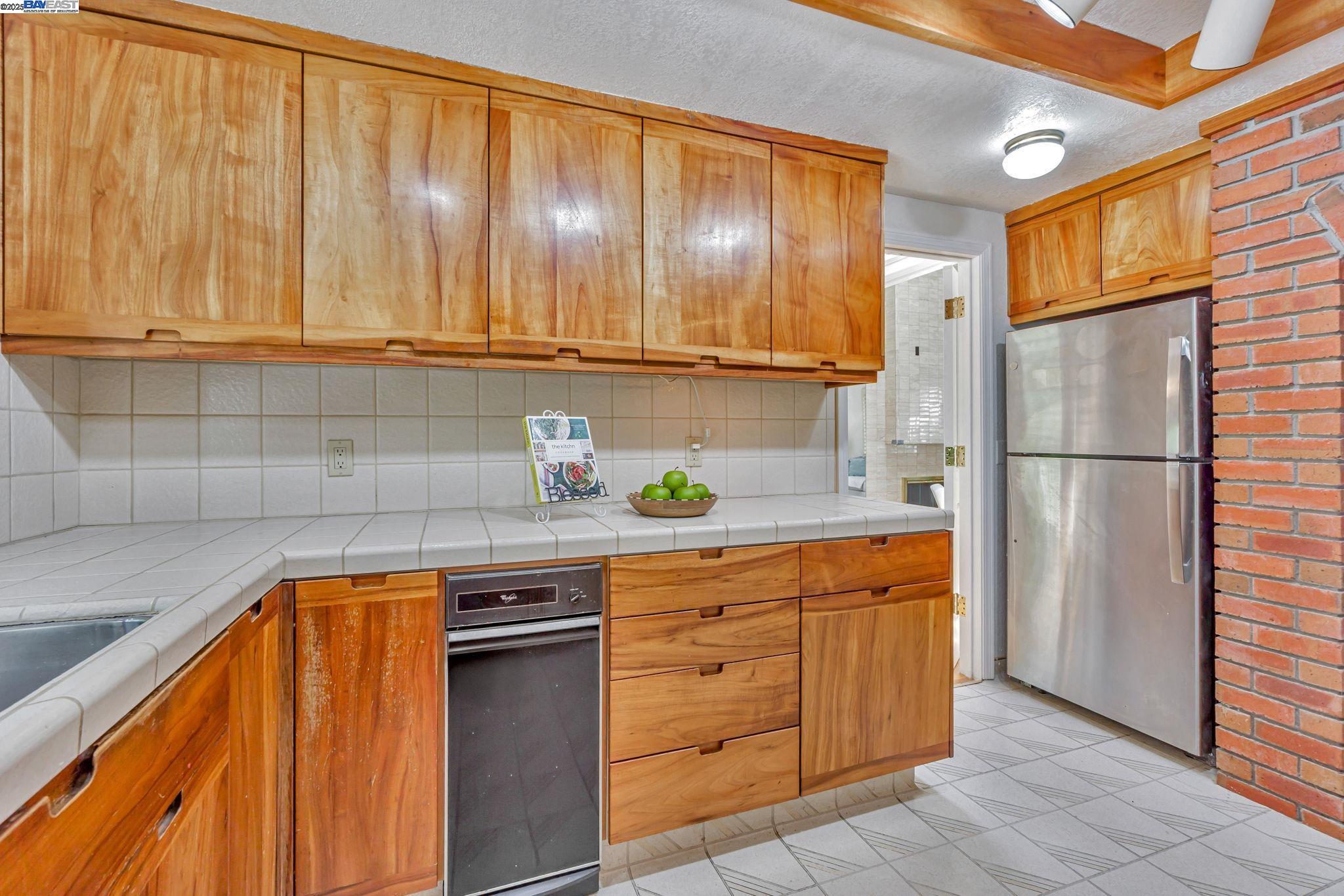 Detail Gallery Image 10 of 48 For 52 Mainprice Ct, San Ramon,  CA 94583-2529 - 4 Beds | 3/1 Baths