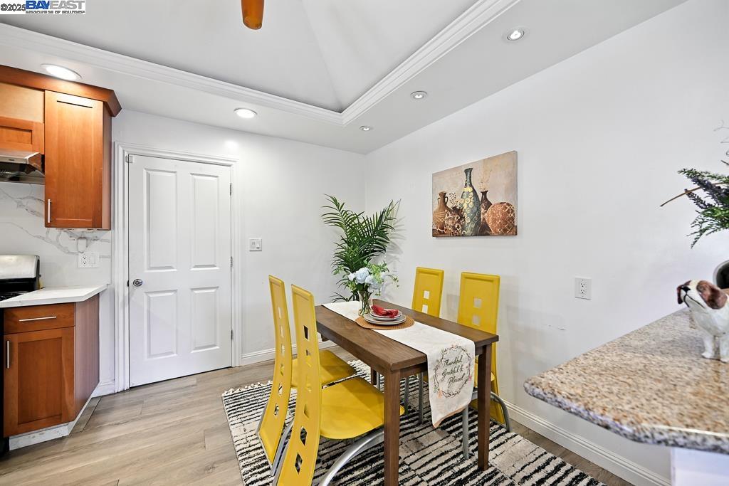 Detail Gallery Image 11 of 60 For 3419 Del Valle Cir, San Leandro,  CA 94578 - 5 Beds | 3 Baths