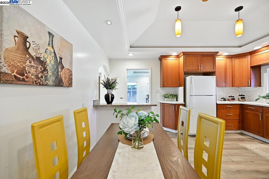 Detail Gallery Image 12 of 60 For 3419 Del Valle Cir, San Leandro,  CA 94578 - 5 Beds | 3 Baths