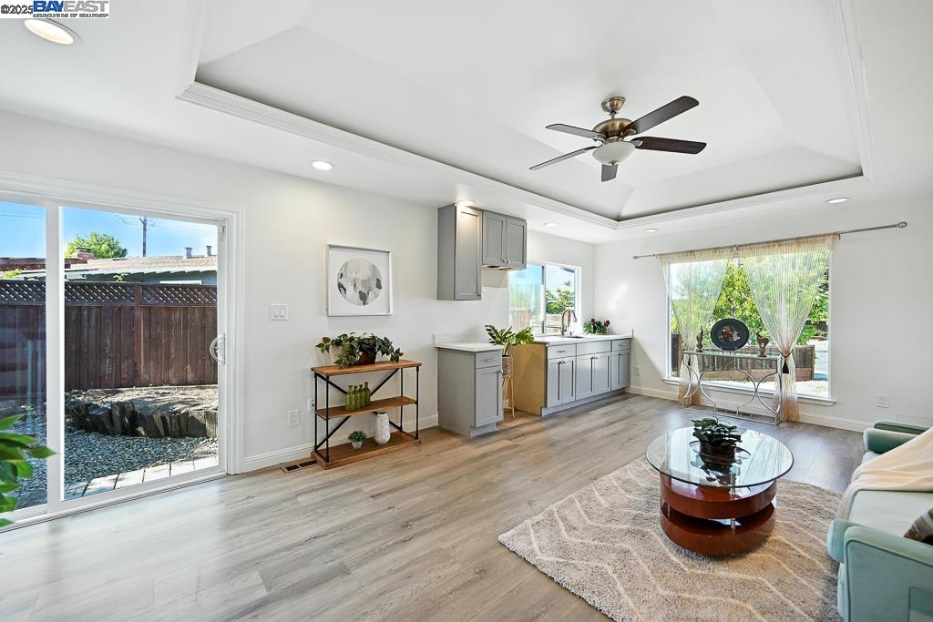 Detail Gallery Image 19 of 60 For 3419 Del Valle Cir, San Leandro,  CA 94578 - 5 Beds | 3 Baths