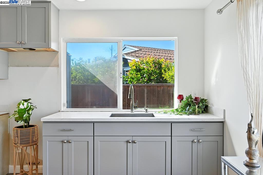 Detail Gallery Image 21 of 60 For 3419 Del Valle Cir, San Leandro,  CA 94578 - 5 Beds | 3 Baths