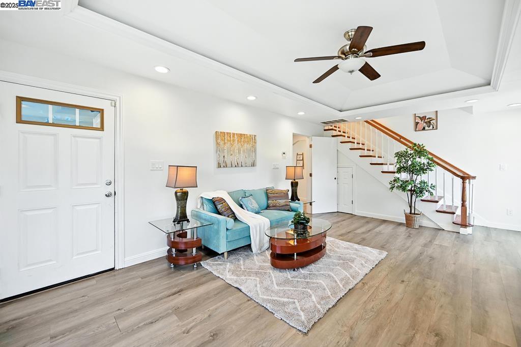 Detail Gallery Image 22 of 60 For 3419 Del Valle Cir, San Leandro,  CA 94578 - 5 Beds | 3 Baths
