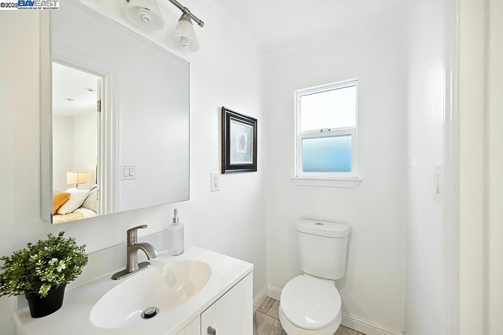 Detail Gallery Image 24 of 60 For 3419 Del Valle Cir, San Leandro,  CA 94578 - 5 Beds | 3 Baths