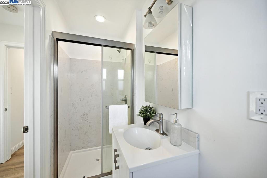 Detail Gallery Image 25 of 60 For 3419 Del Valle Cir, San Leandro,  CA 94578 - 5 Beds | 3 Baths