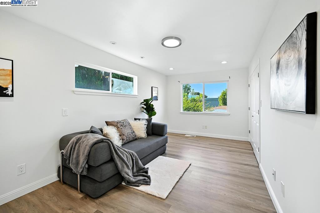 Detail Gallery Image 42 of 60 For 3419 Del Valle Cir, San Leandro,  CA 94578 - 5 Beds | 3 Baths