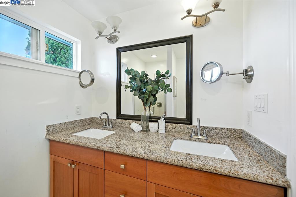 Detail Gallery Image 46 of 60 For 3419 Del Valle Cir, San Leandro,  CA 94578 - 5 Beds | 3 Baths