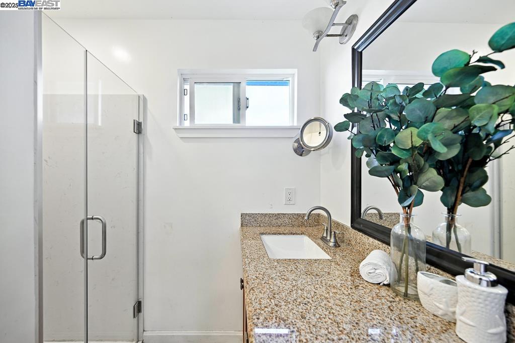 Detail Gallery Image 48 of 60 For 3419 Del Valle Cir, San Leandro,  CA 94578 - 5 Beds | 3 Baths