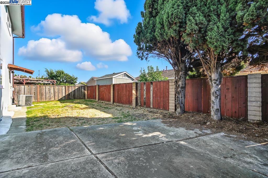 Detail Gallery Image 57 of 60 For 3419 Del Valle Cir, San Leandro,  CA 94578 - 5 Beds | 3 Baths
