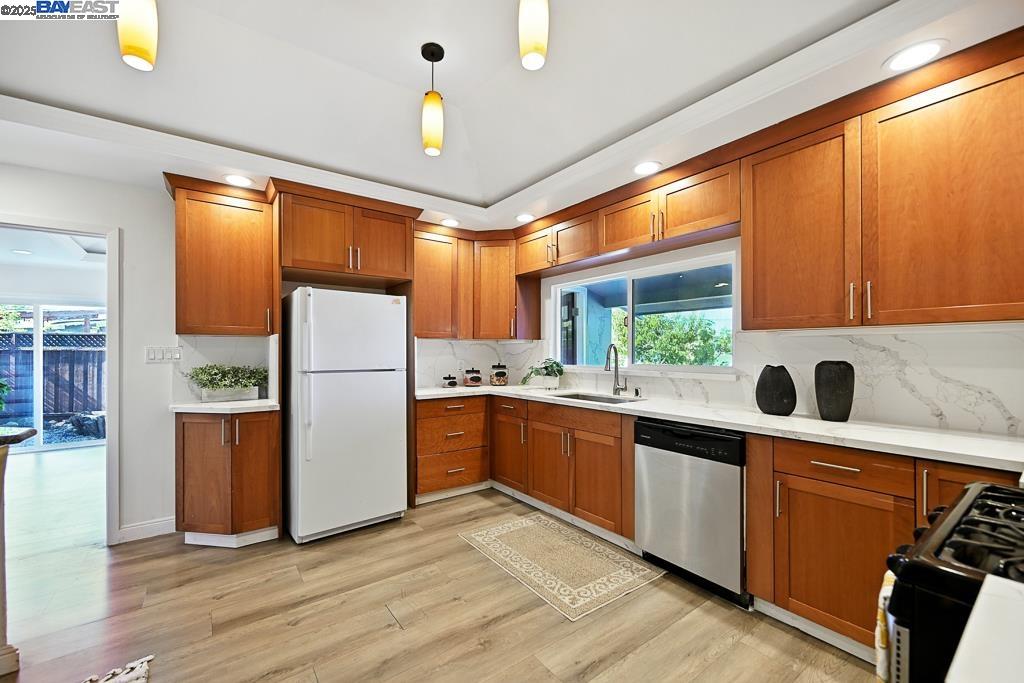 Detail Gallery Image 9 of 60 For 3419 Del Valle Cir, San Leandro,  CA 94578 - 5 Beds | 3 Baths