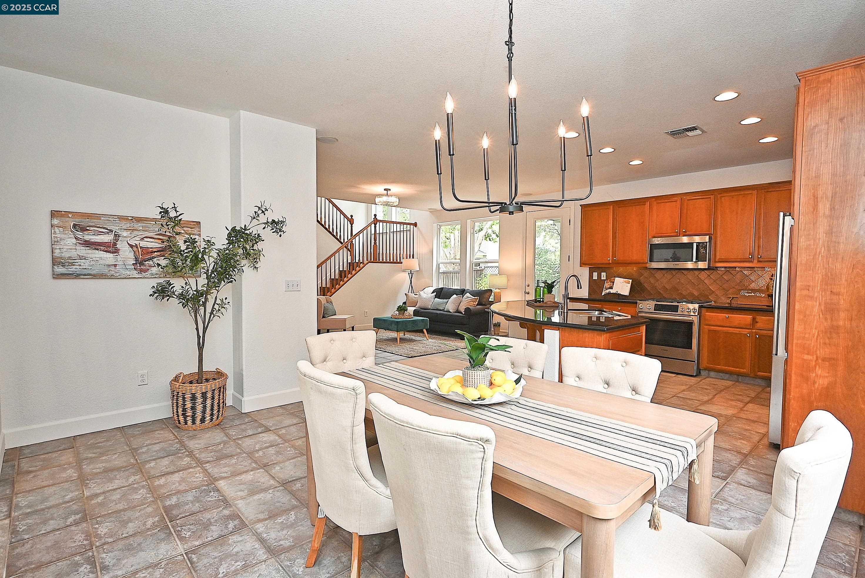 Detail Gallery Image 13 of 56 For 139 Camden Lane, Hercules,  CA 94547 - 4 Beds | 2/1 Baths