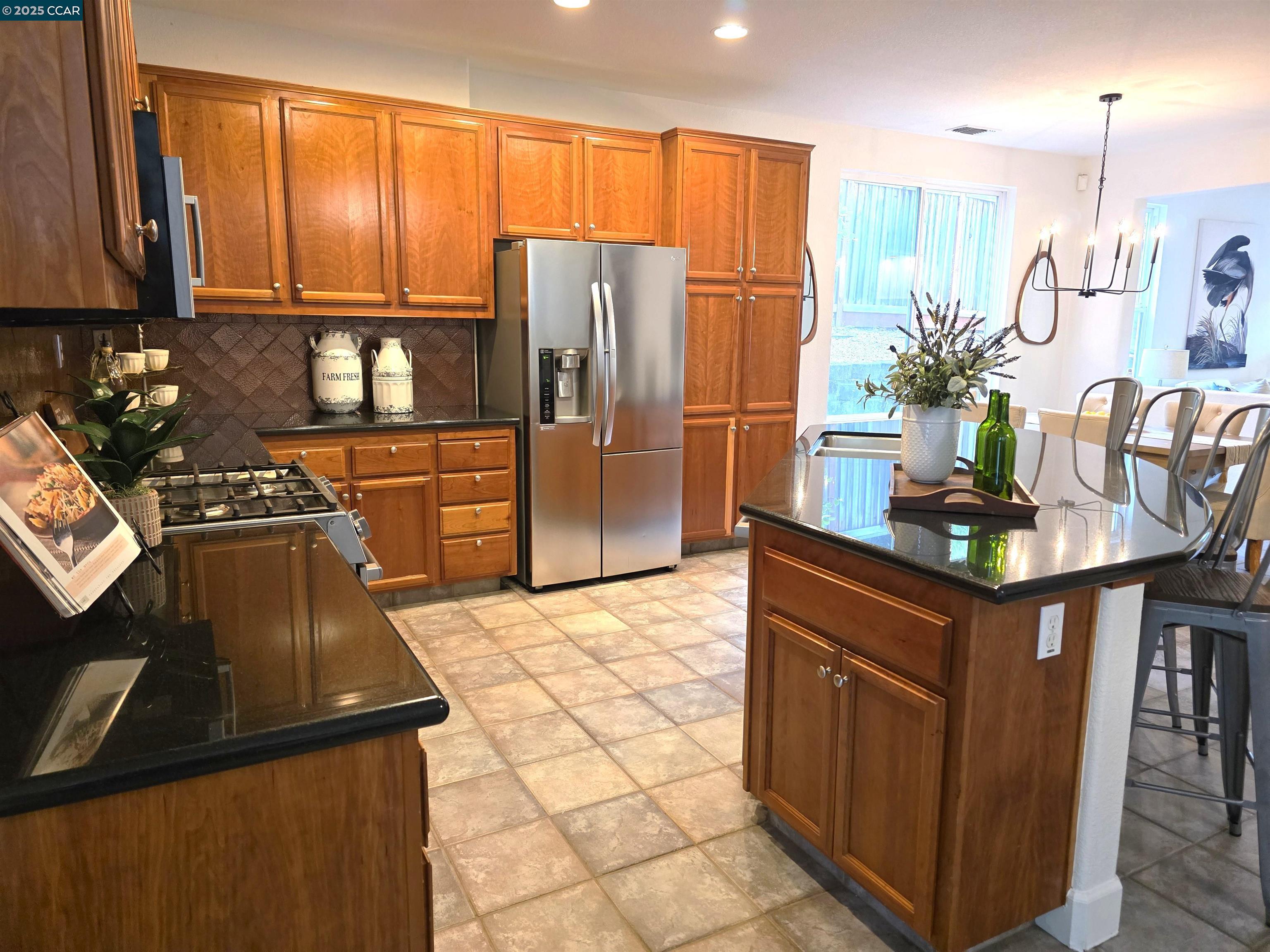 Detail Gallery Image 15 of 56 For 139 Camden Lane, Hercules,  CA 94547 - 4 Beds | 2/1 Baths