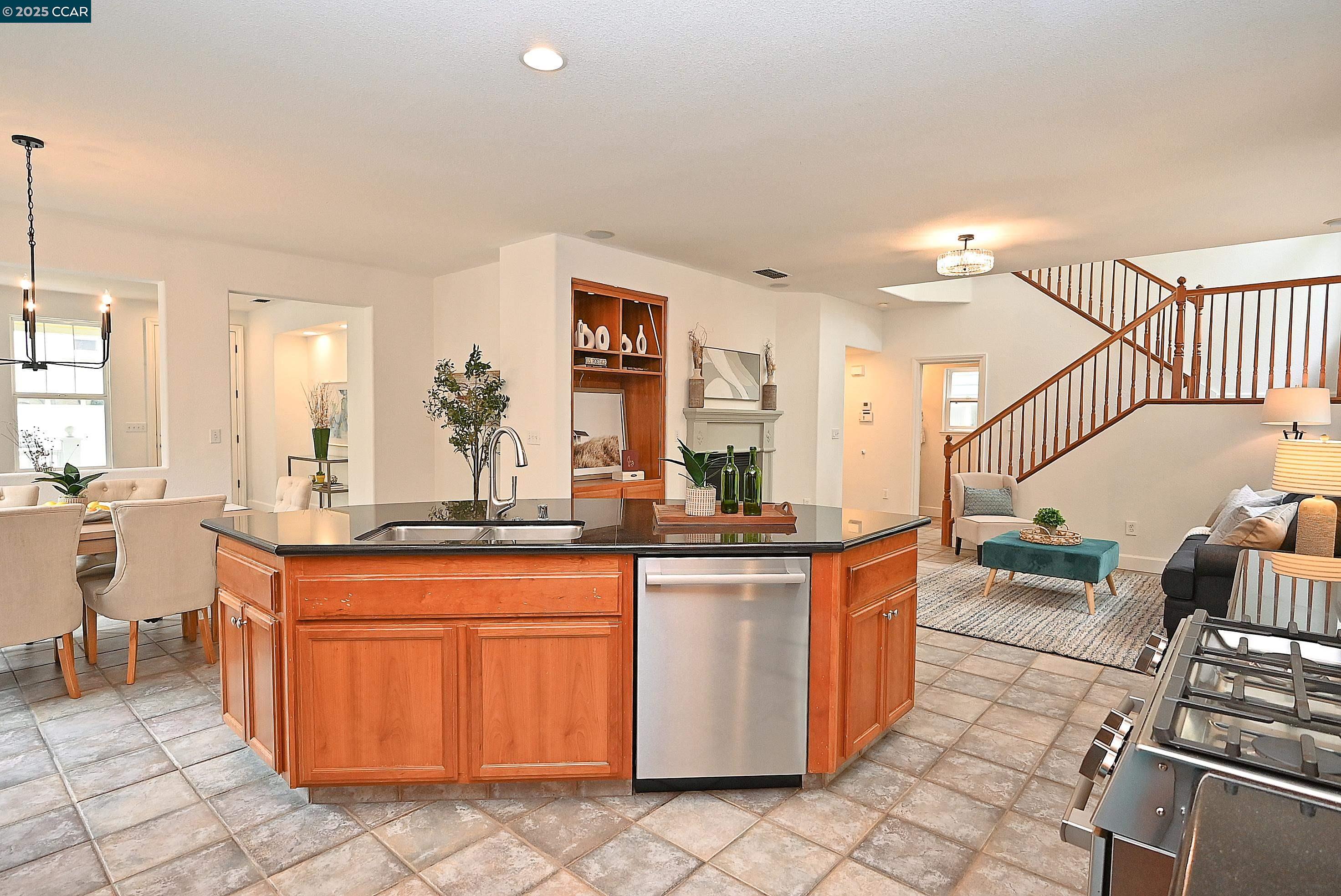 Detail Gallery Image 16 of 56 For 139 Camden Lane, Hercules,  CA 94547 - 4 Beds | 2/1 Baths