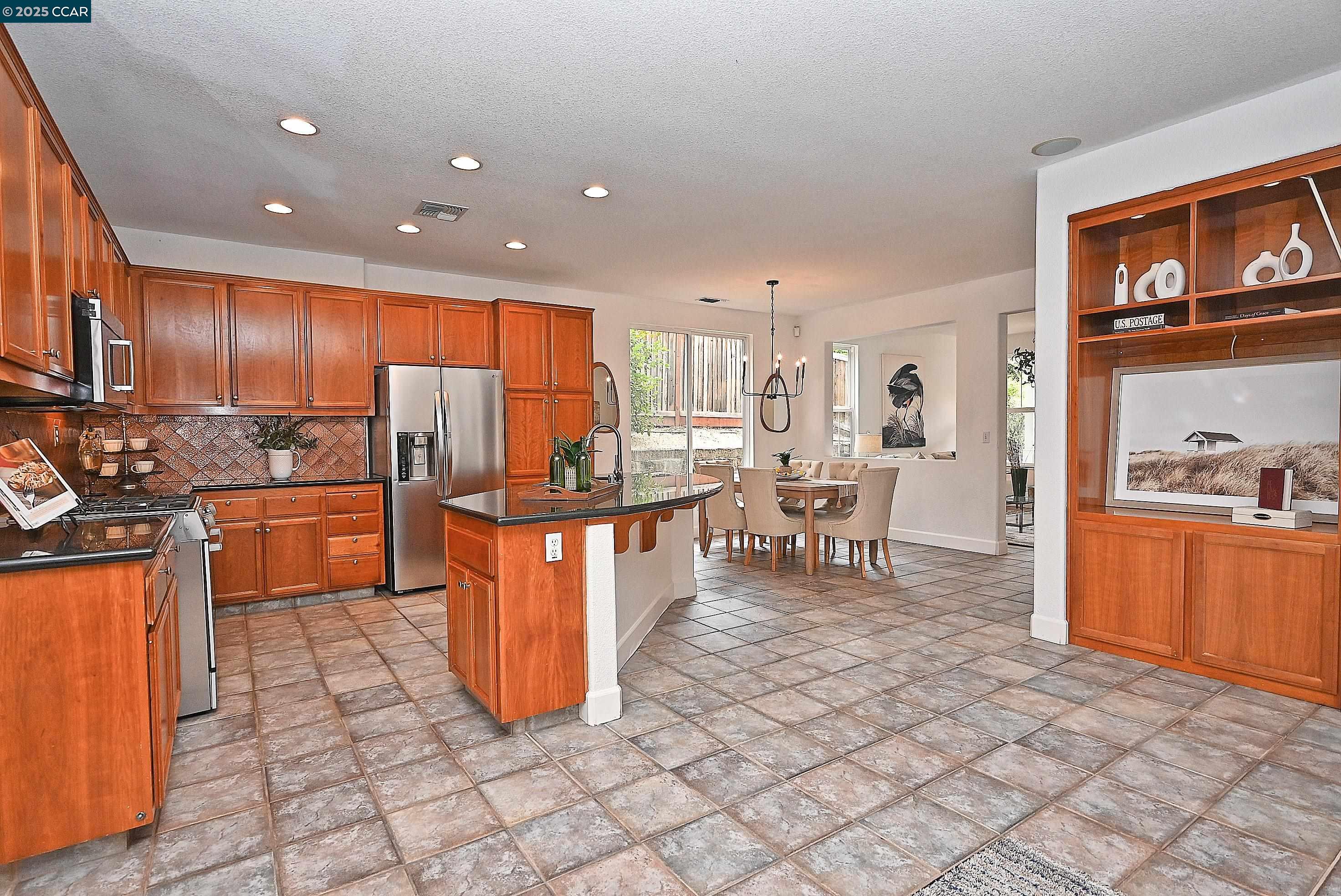 Detail Gallery Image 17 of 56 For 139 Camden Lane, Hercules,  CA 94547 - 4 Beds | 2/1 Baths