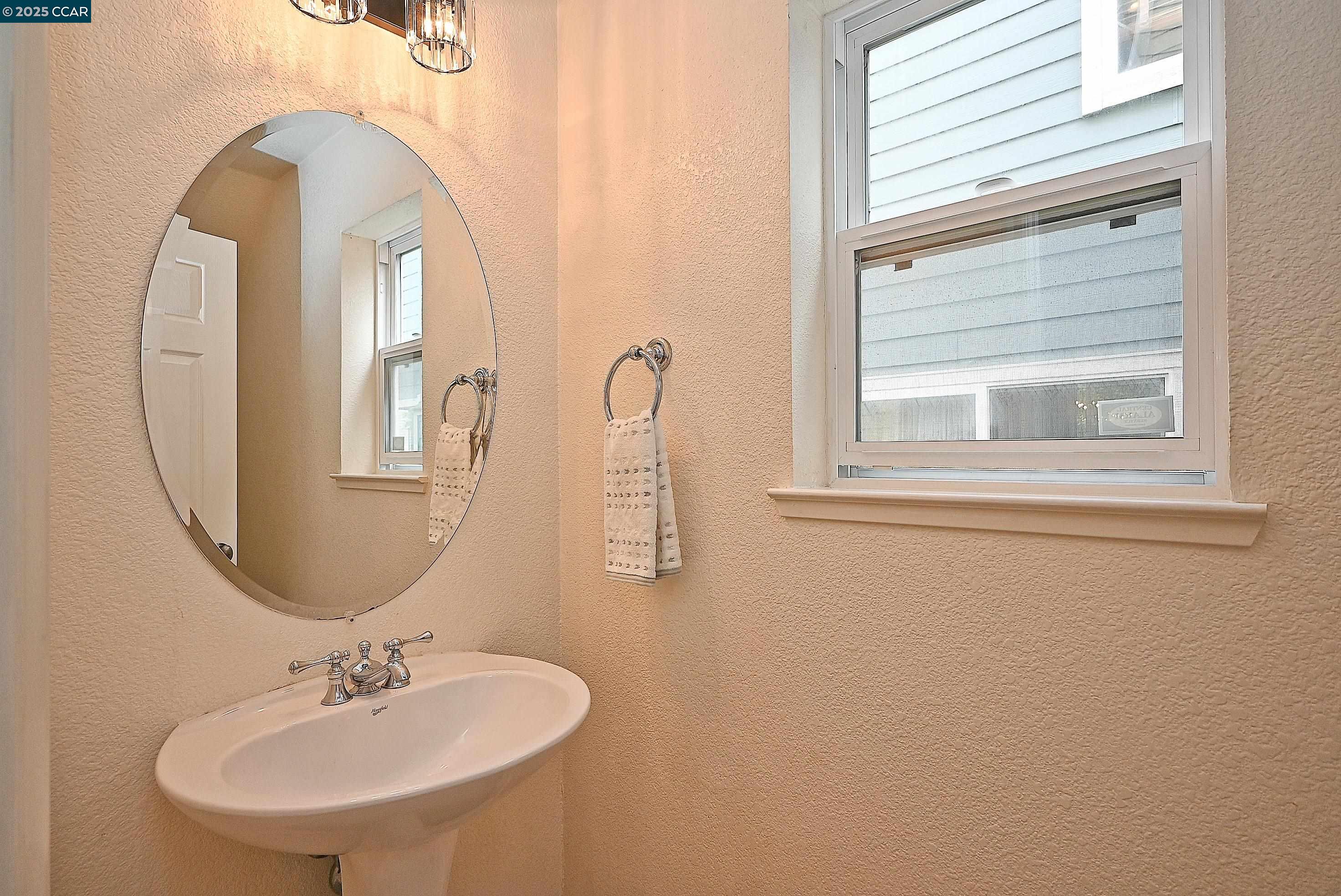 Detail Gallery Image 25 of 56 For 139 Camden Lane, Hercules,  CA 94547 - 4 Beds | 2/1 Baths