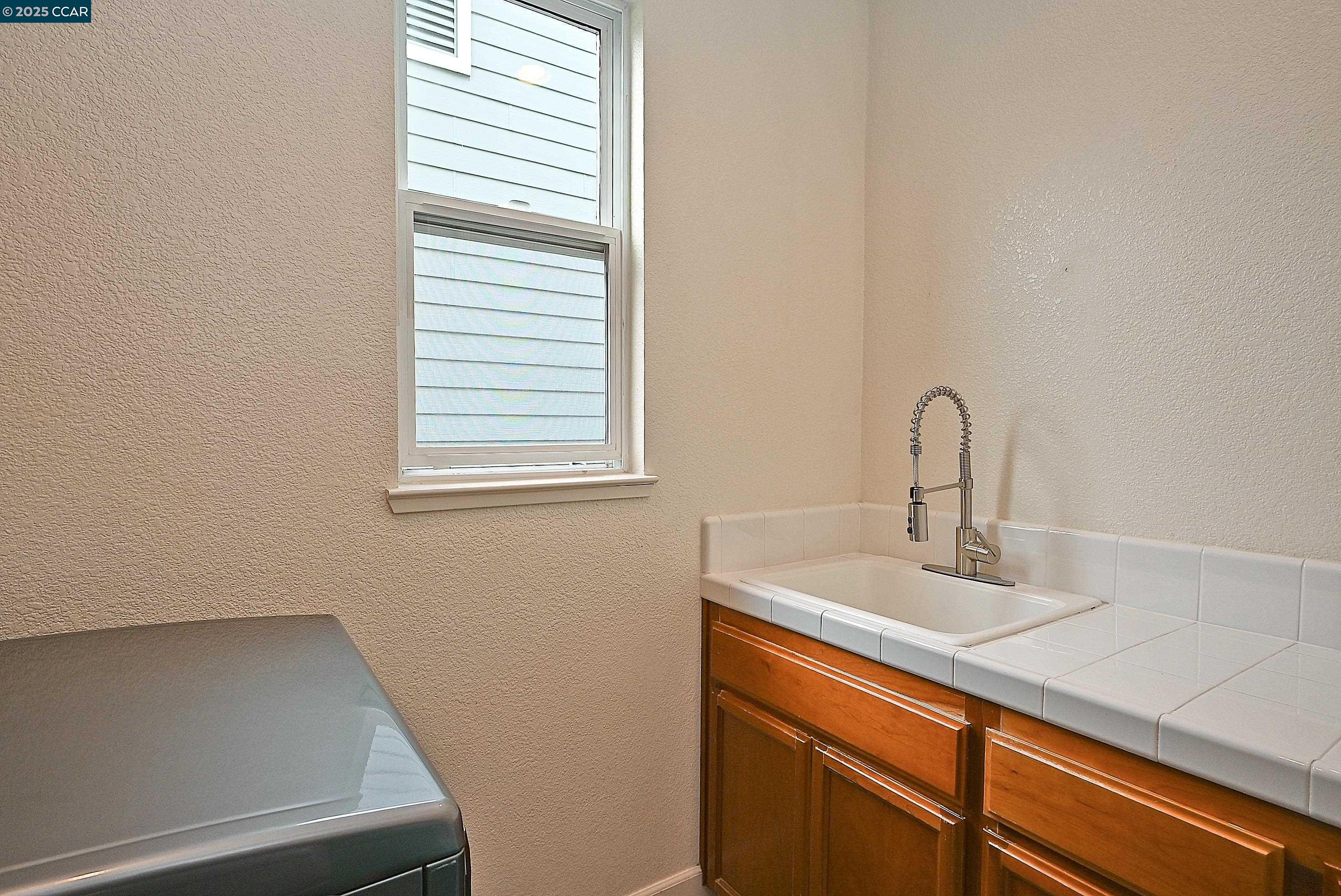 Detail Gallery Image 26 of 56 For 139 Camden Lane, Hercules,  CA 94547 - 4 Beds | 2/1 Baths