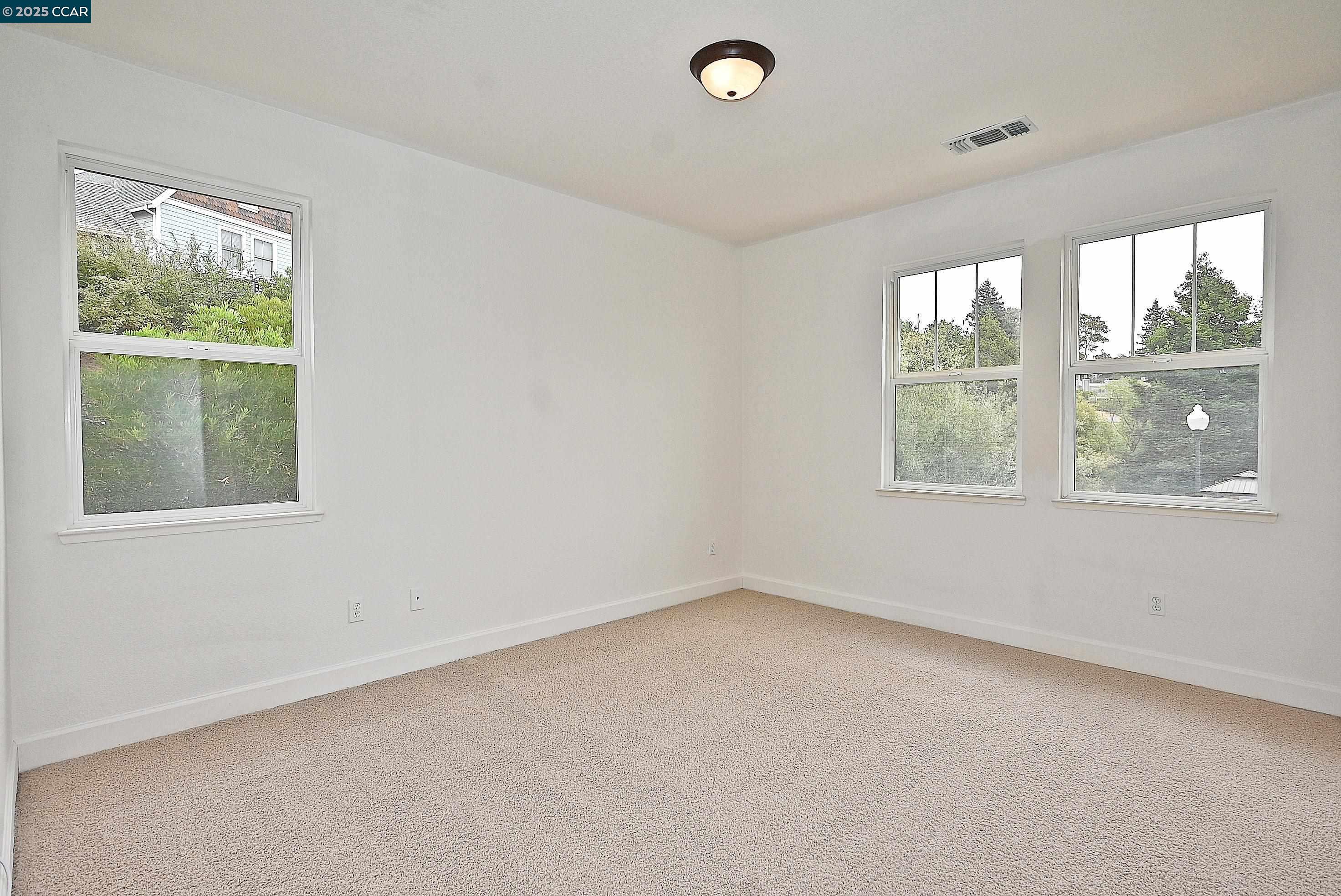 Detail Gallery Image 29 of 56 For 139 Camden Lane, Hercules,  CA 94547 - 4 Beds | 2/1 Baths
