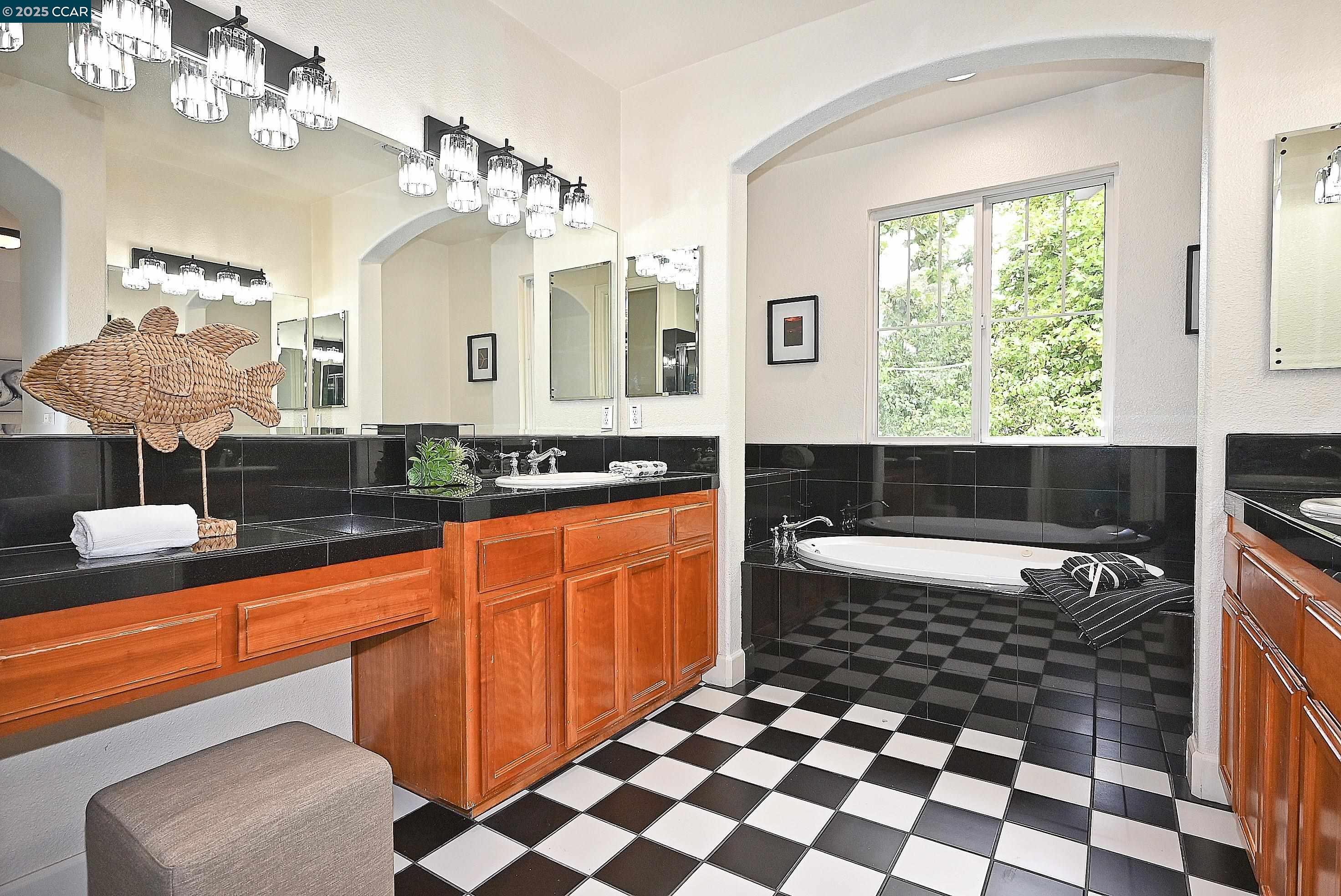 Detail Gallery Image 35 of 56 For 139 Camden Lane, Hercules,  CA 94547 - 4 Beds | 2/1 Baths