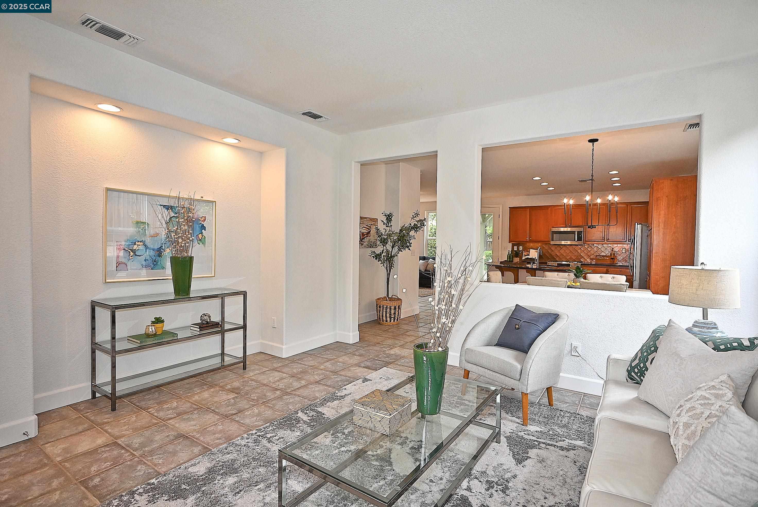 Detail Gallery Image 5 of 56 For 139 Camden Lane, Hercules,  CA 94547 - 4 Beds | 2/1 Baths