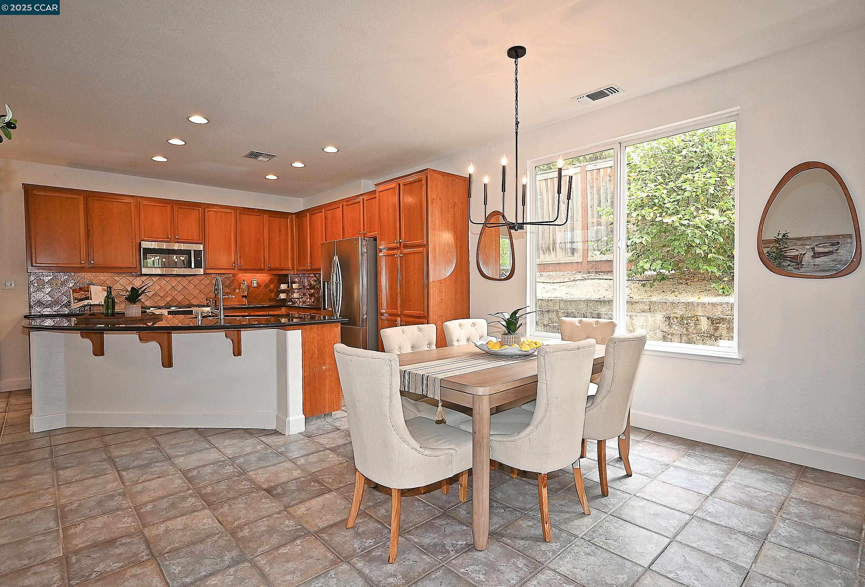 Detail Gallery Image 10 of 56 For 139 Camden Lane, Hercules,  CA 94547 - 4 Beds | 2/1 Baths