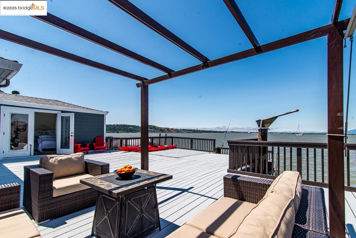 8 Sandy Beach Road