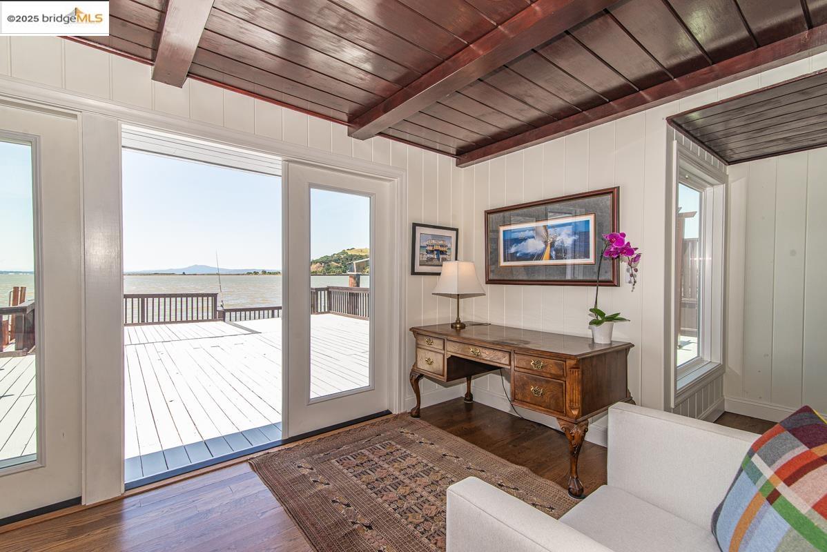 8 Sandy Beach Road