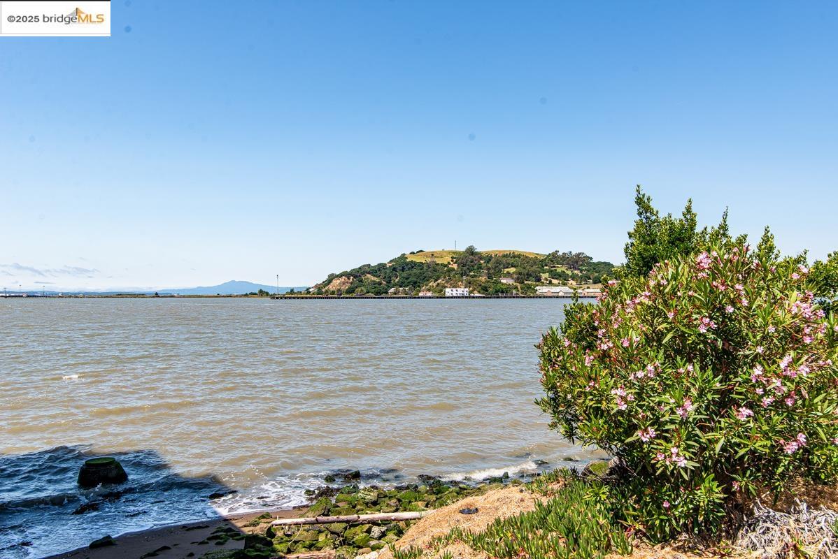 8 Sandy Beach Road